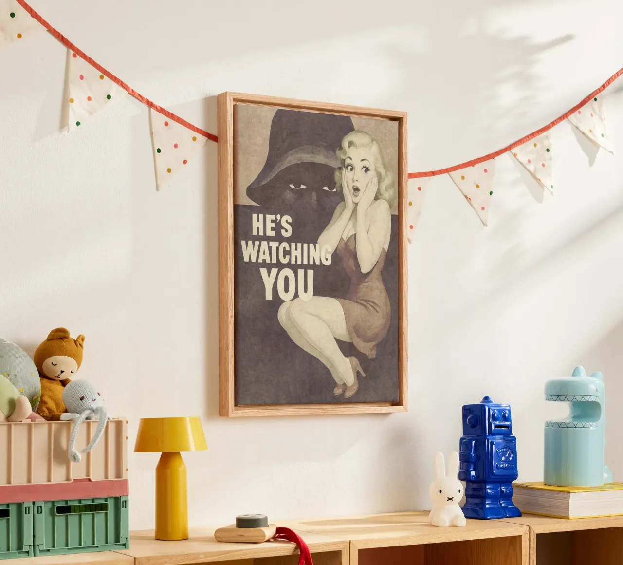 Poster Pinup d'epoca contro lo spionaggio: ti sta osservando tela con Cornice a cassetta da Hecate Pim Designs