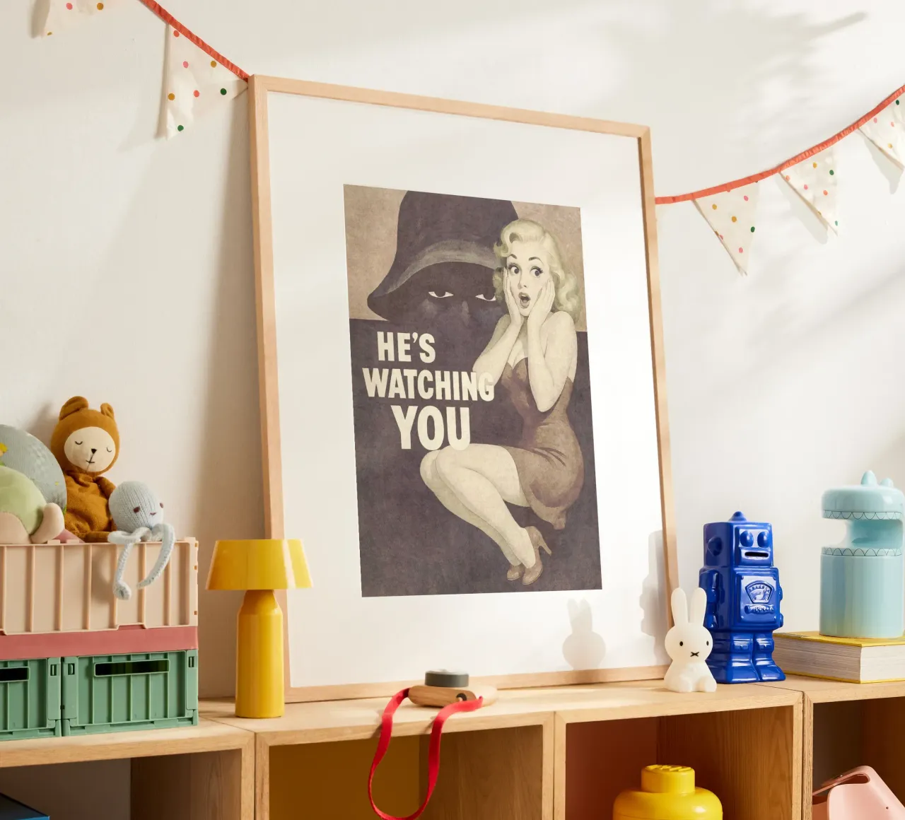 Poster Pinup d'epoca contro lo spionaggio: ti sta osservando poster da Hecate Pim Designs
