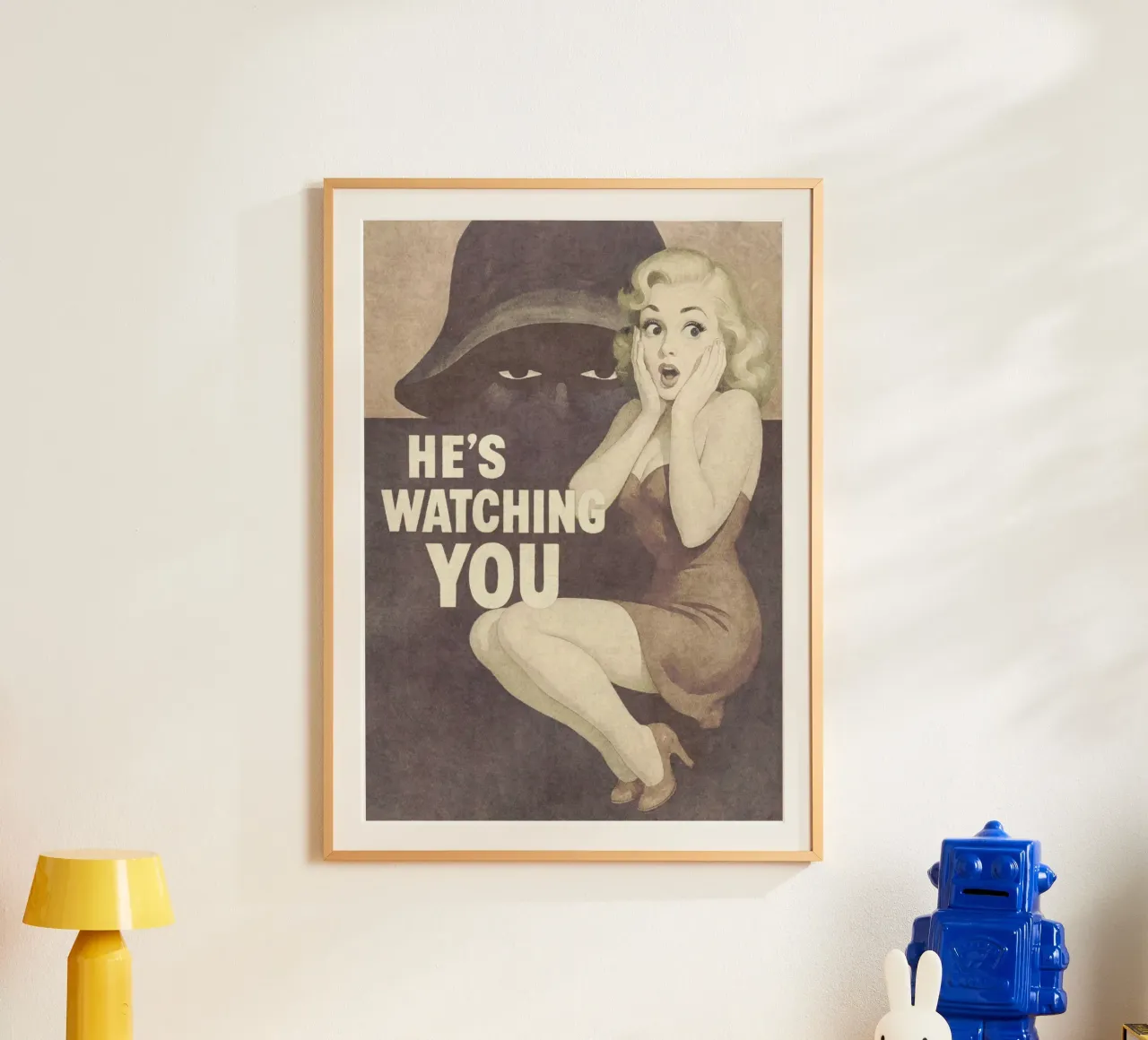 Poster Pinup d'epoca contro lo spionaggio: ti sta osservando poster da Hecate Pim Designs