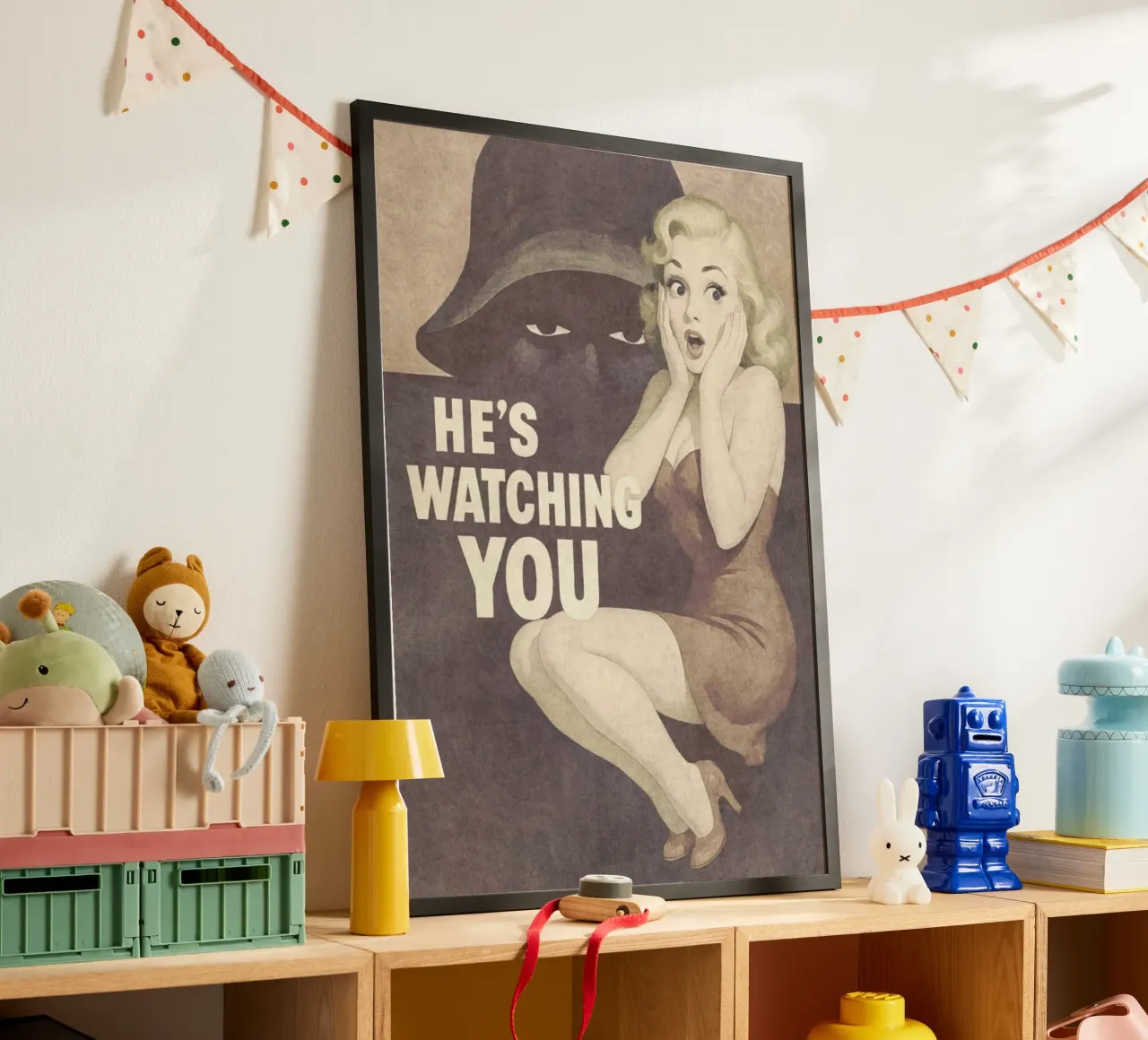 Poster Pinup d'epoca contro lo spionaggio: ti sta osservando poster da Hecate Pim Designs