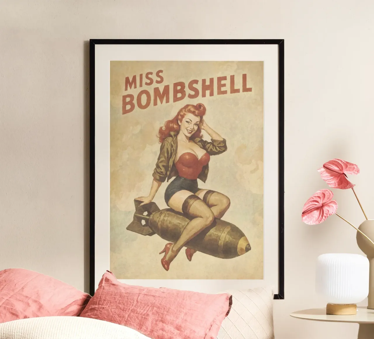 Poster Pinup d'epoca di Miss Bombshell poster da Hecate Pim Designs