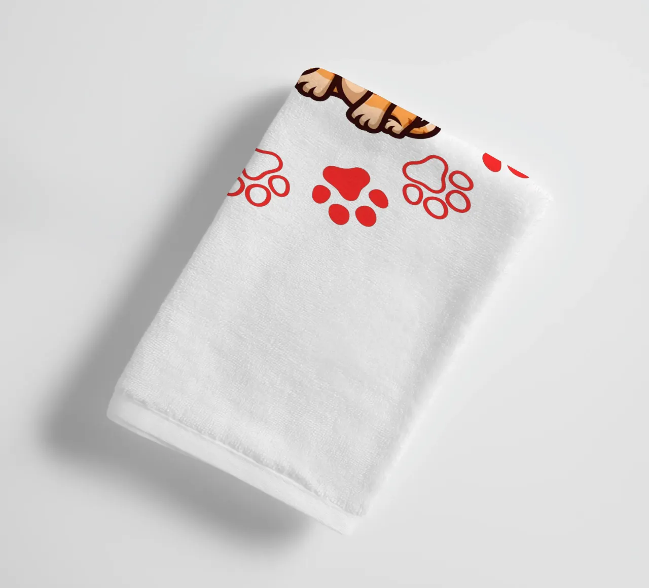Due simpatici cani e zampe rotonde in un quadro armonioso asciugamano da bagno da StrindesignStudio