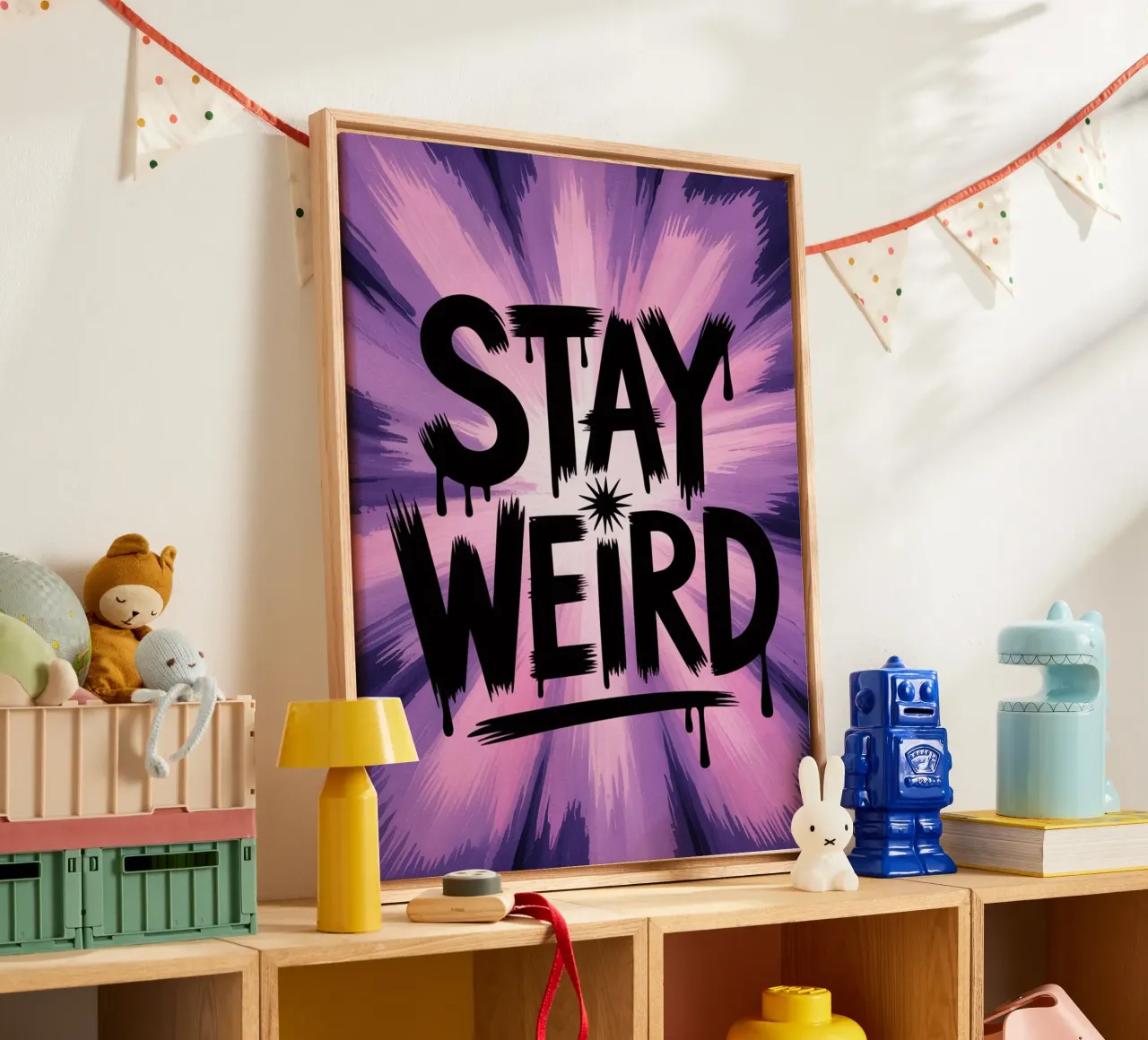 Stay Weird - Psychedelisches Zitat Poster in Lila Tönen Leinwand mit Schattenfugenrahmen von logic