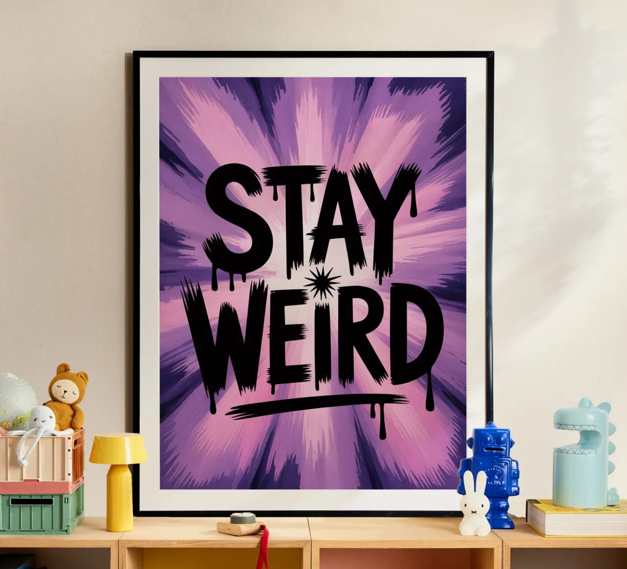 Stay Weird - Psychedelisches Zitat Poster in Lila Tönen Poster mit Aluminium Rahmen von logic