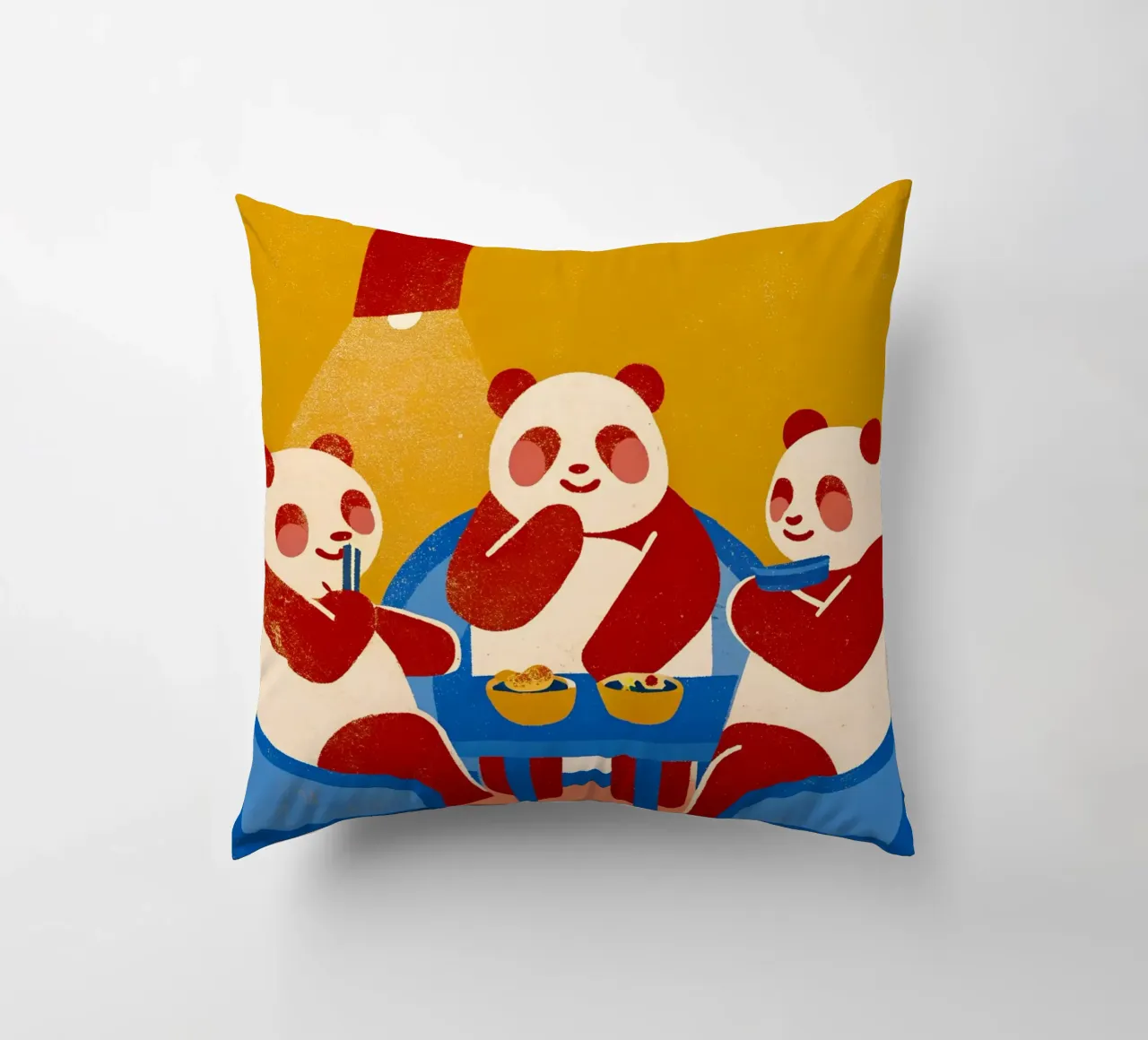 Panda seduto e rilassato cuscino da THE LATEST SHOP