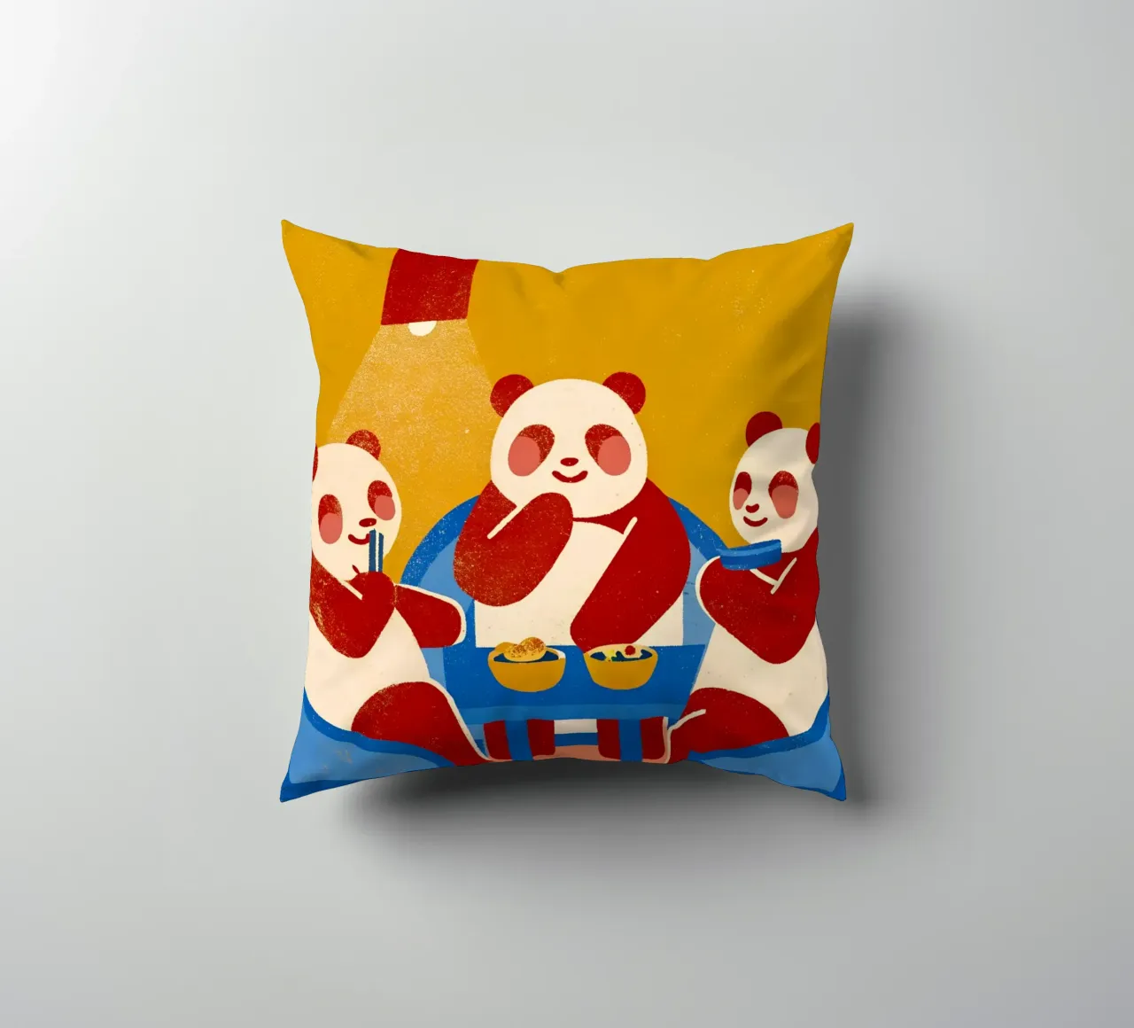 Panda seduto e rilassato cuscino da THE LATEST SHOP