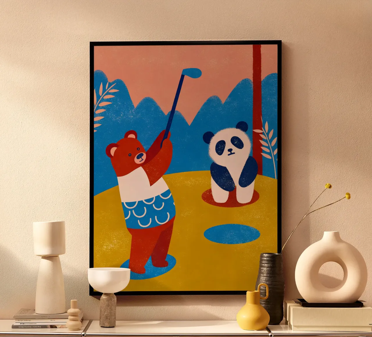 Orso e panda che giocano a golf poster con telaio in alluminio da THE LATEST SHOP
