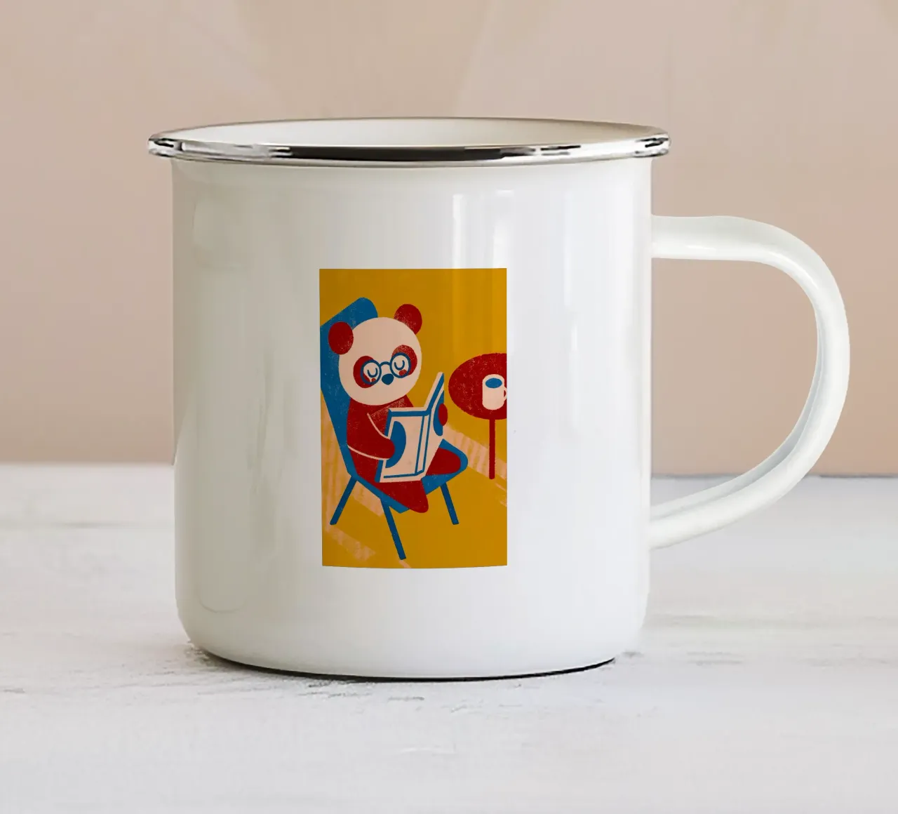 Panda lisant en savourant un café mug en émail de THE LATEST SHOP