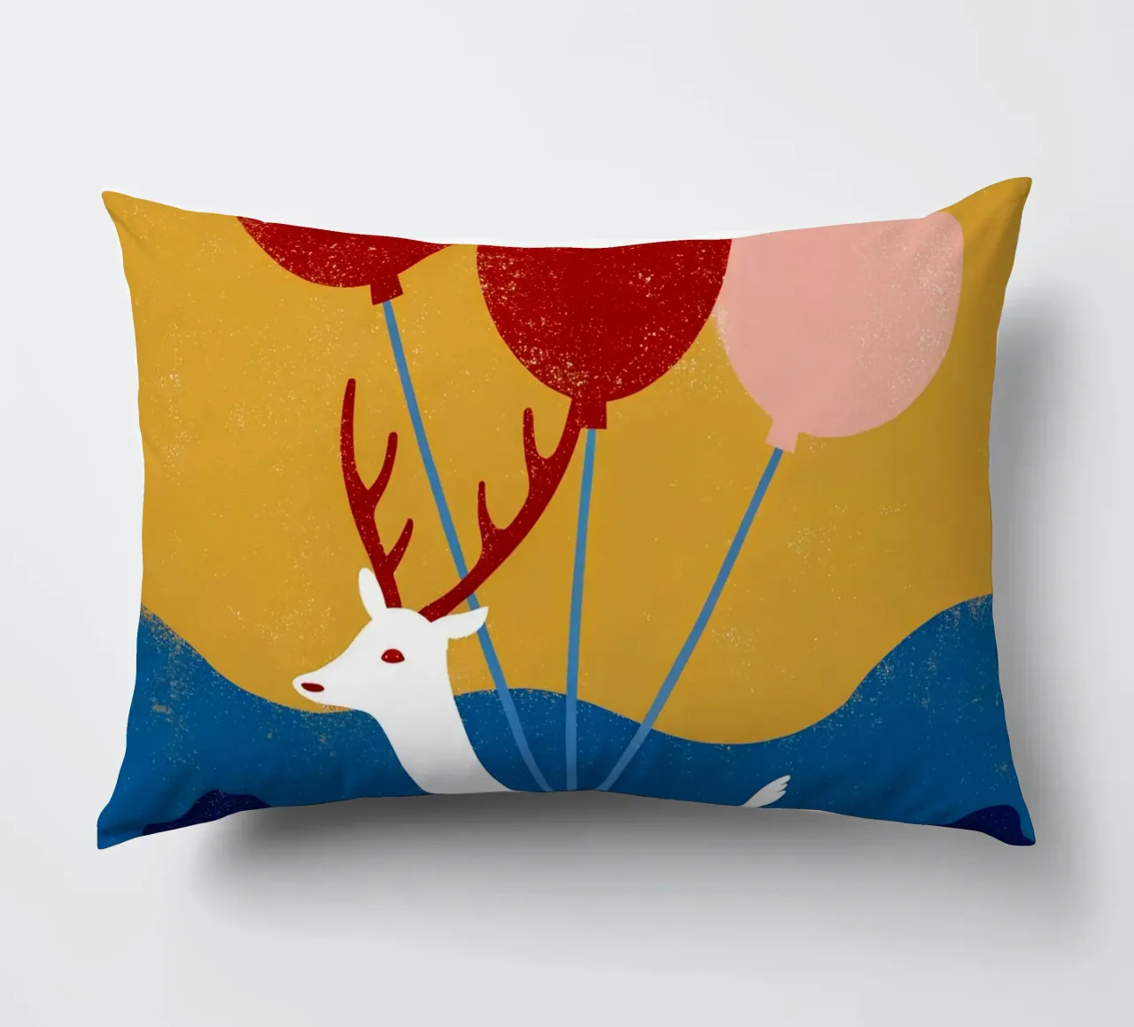Cervo con palloncino cuscino da THE LATEST SHOP