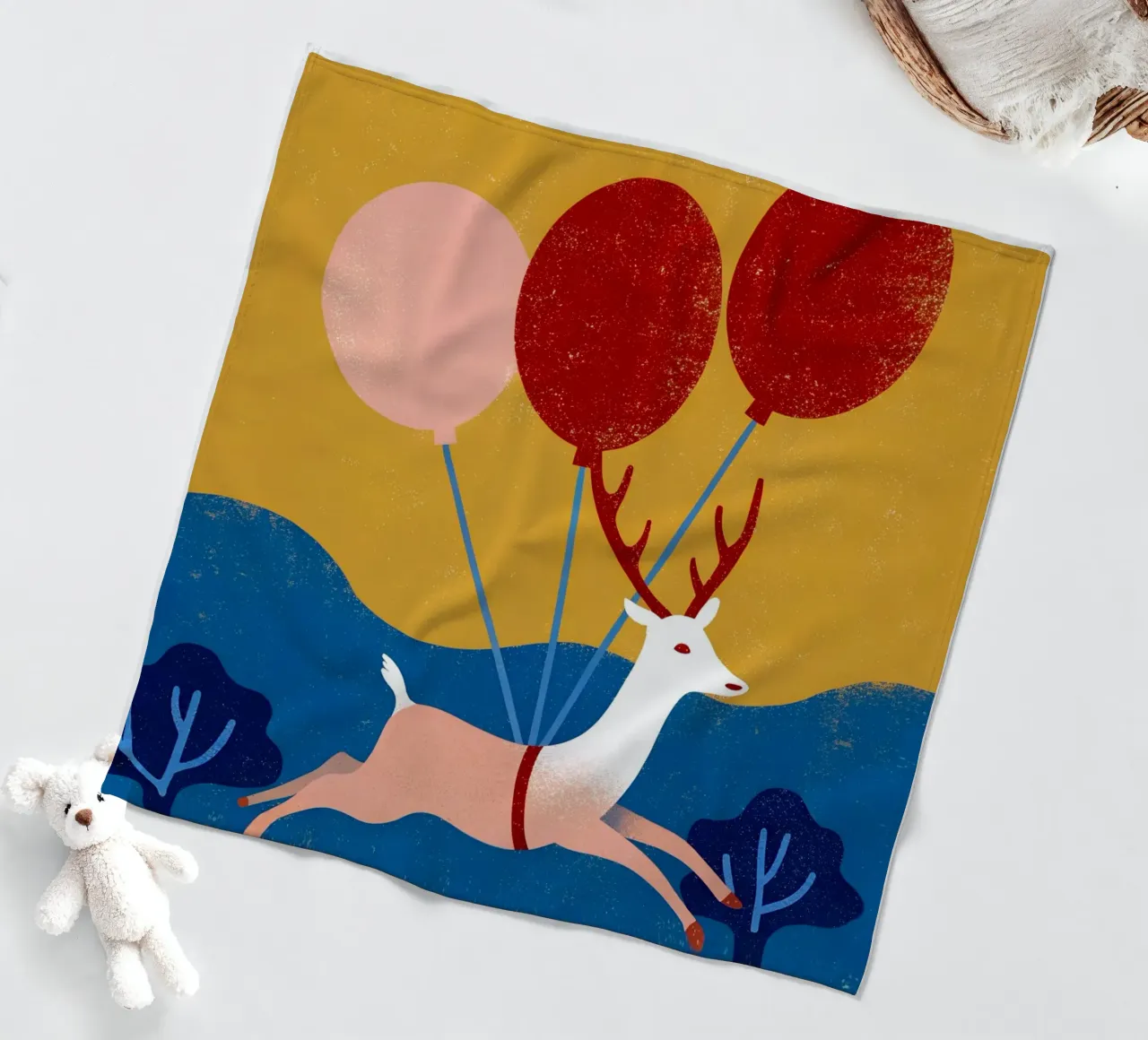 Cervo con palloncino coperta in pile da THE LATEST SHOP