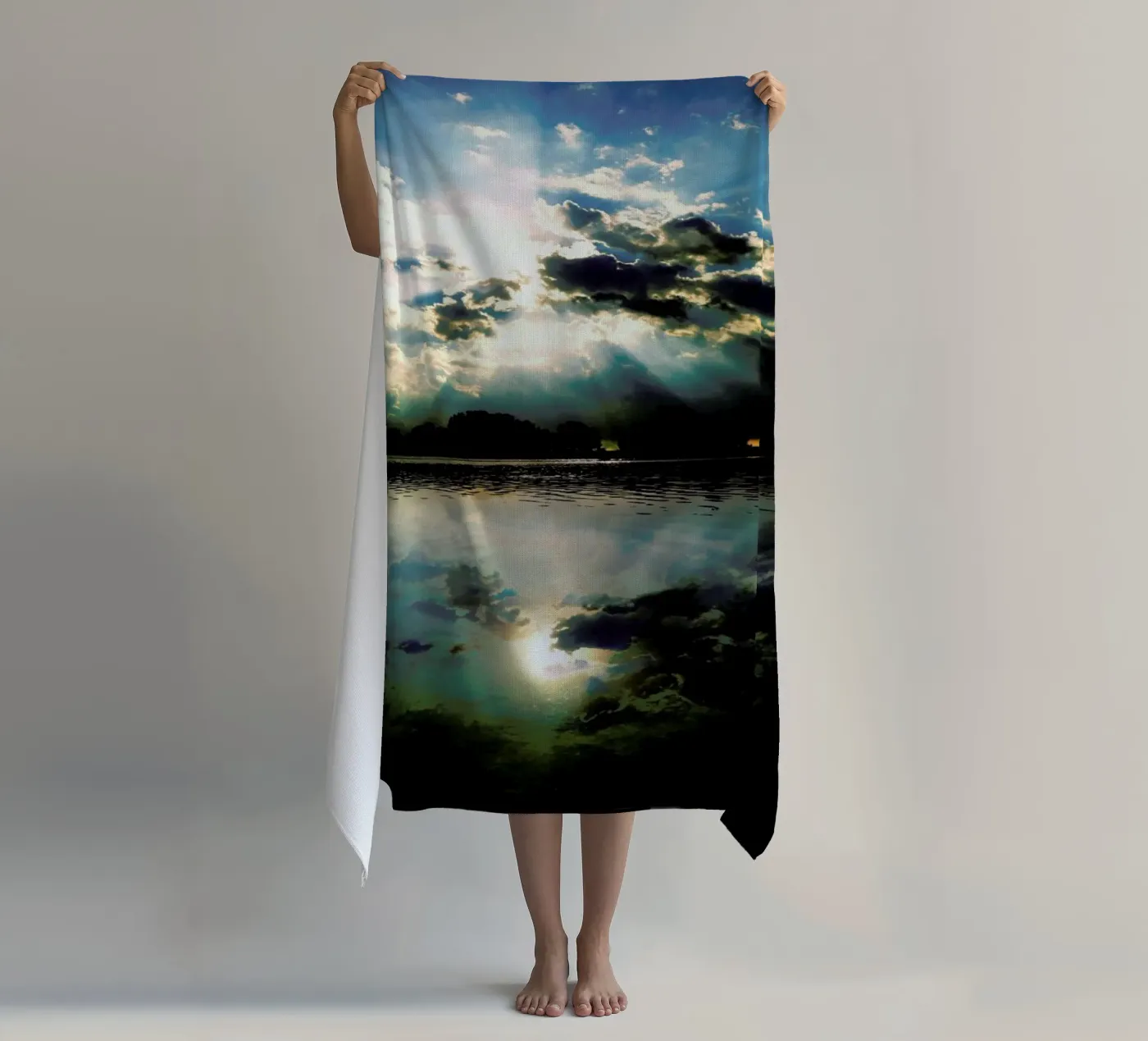 The Rays beach towel by Angelo Cerantola