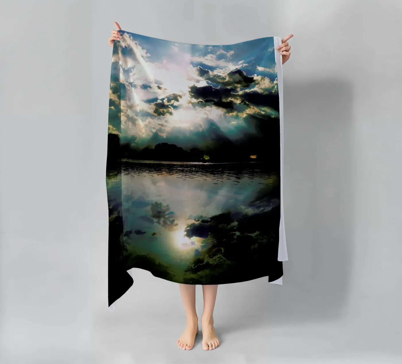 The Rays beach towel by Angelo Cerantola