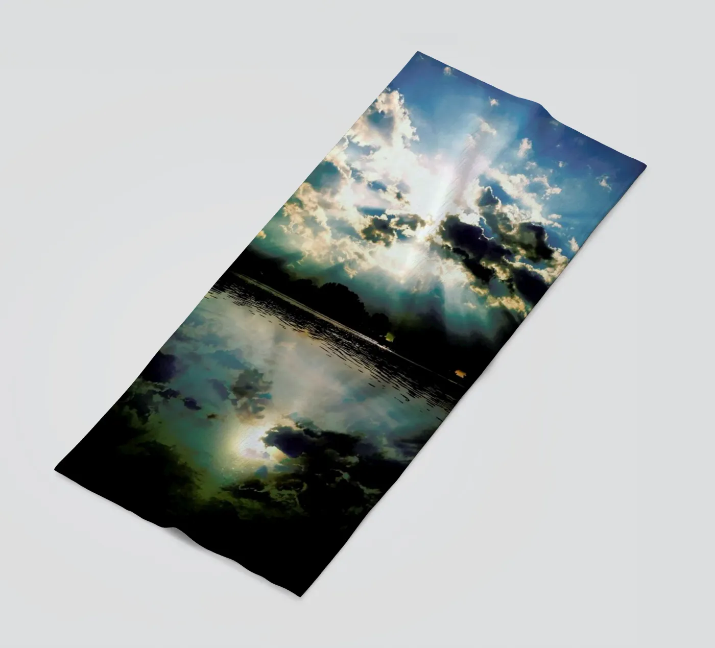 The Rays beach towel by Angelo Cerantola