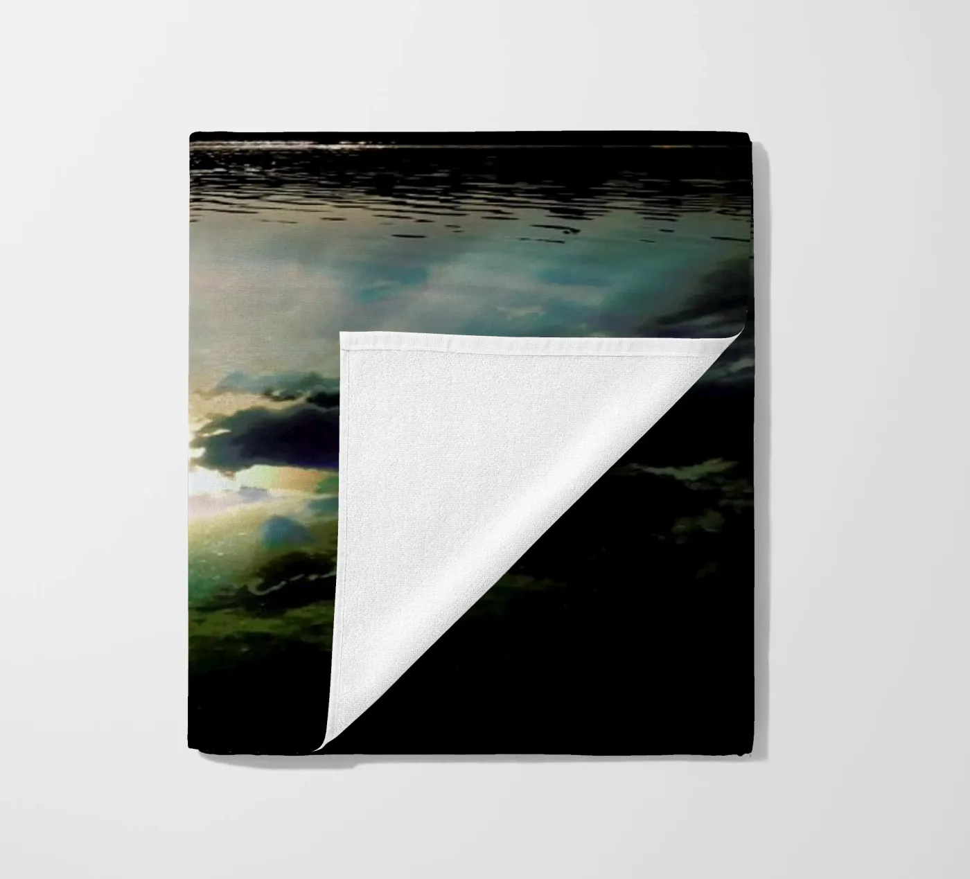The Rays beach towel by Angelo Cerantola