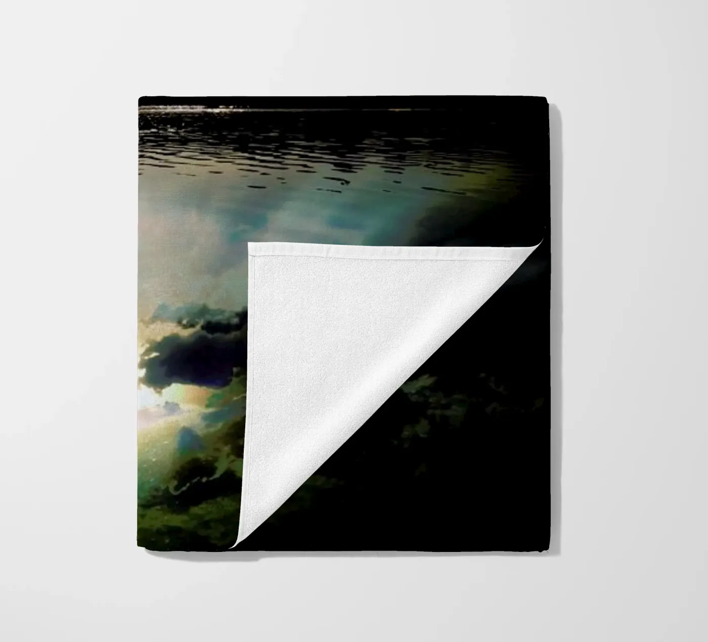 The Rays beach towel by Angelo Cerantola