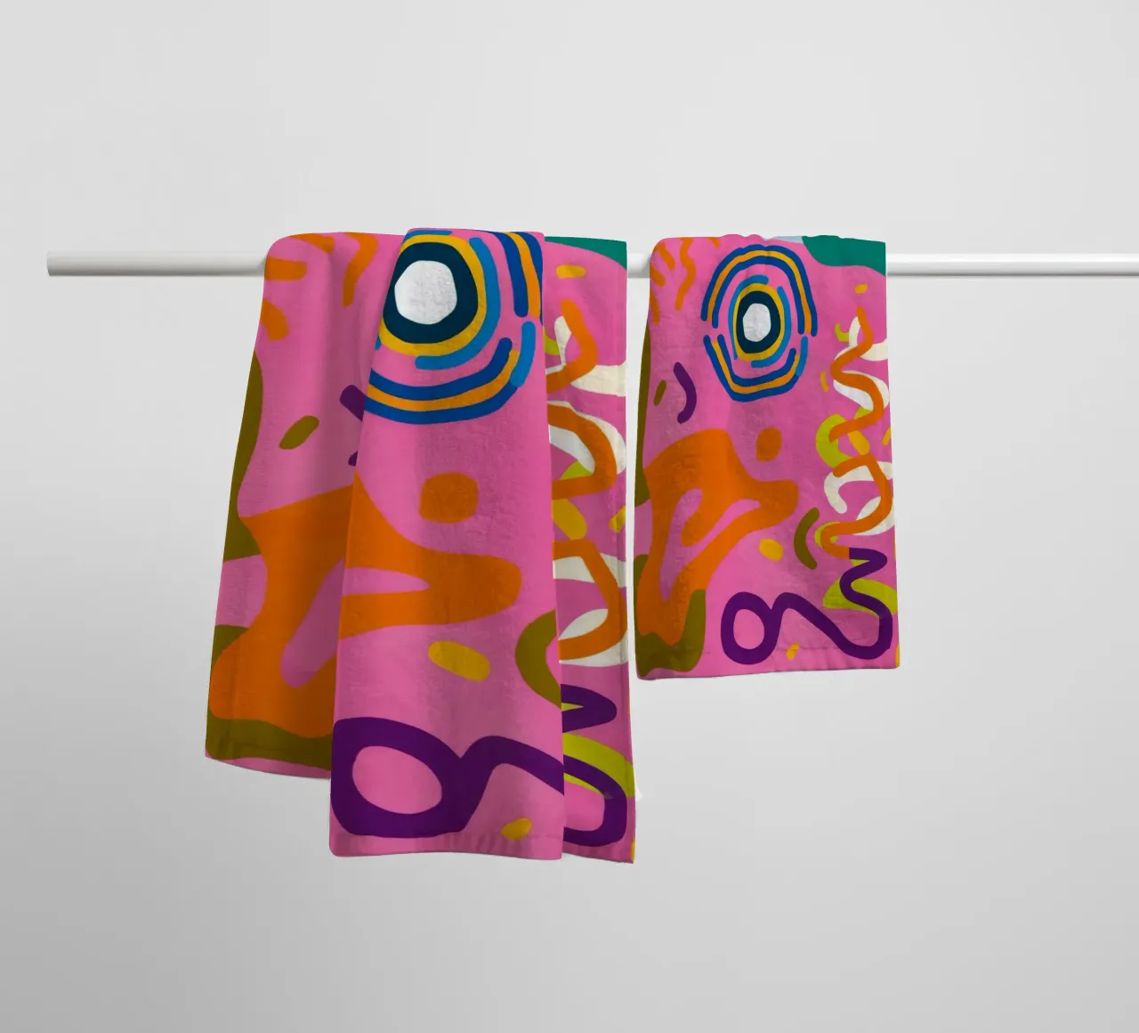 Symphonie de gribouillages ludiques serviette de bain de Pake Nebula