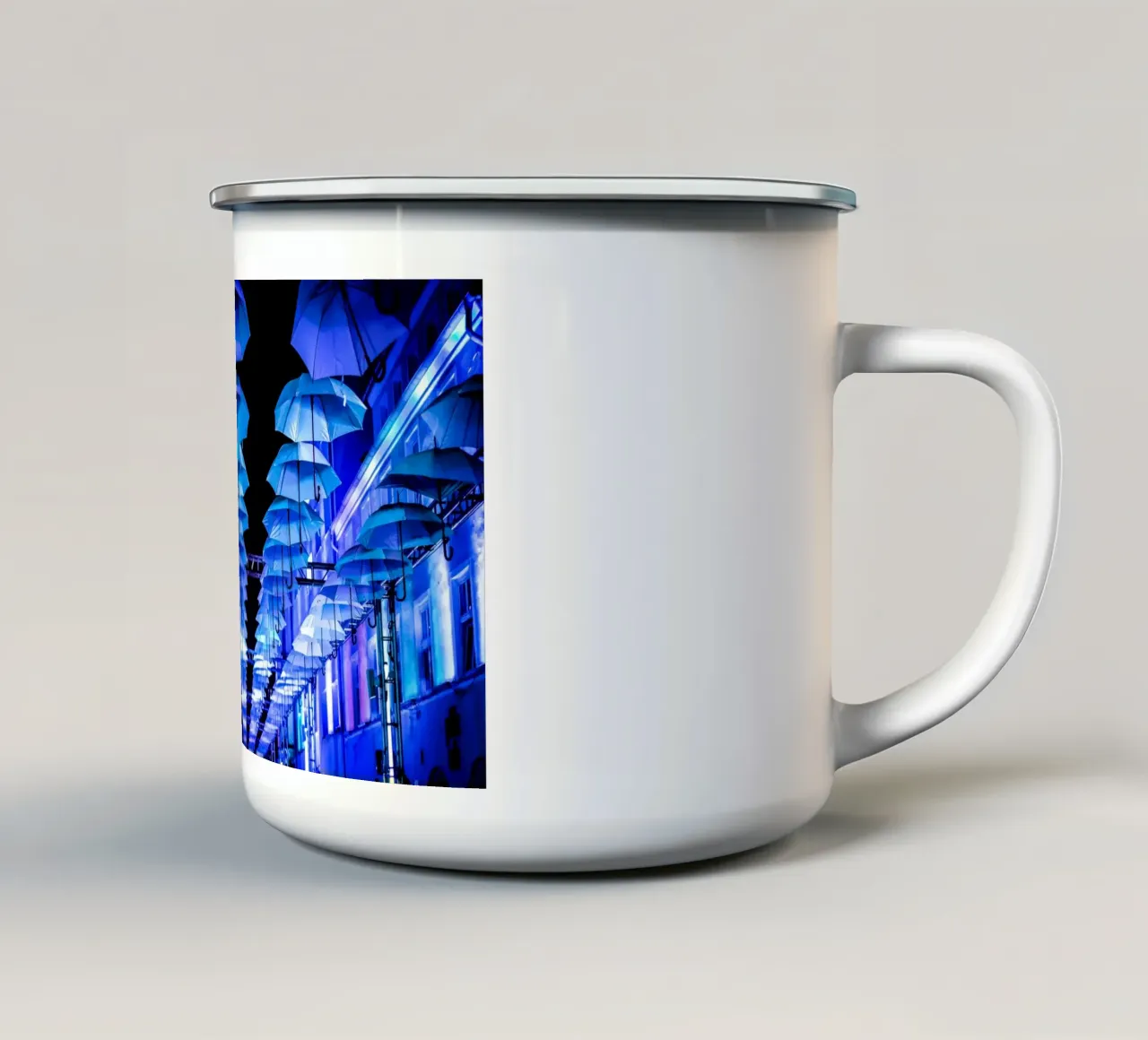 ombrelli installati tazza in smalto da Bleu