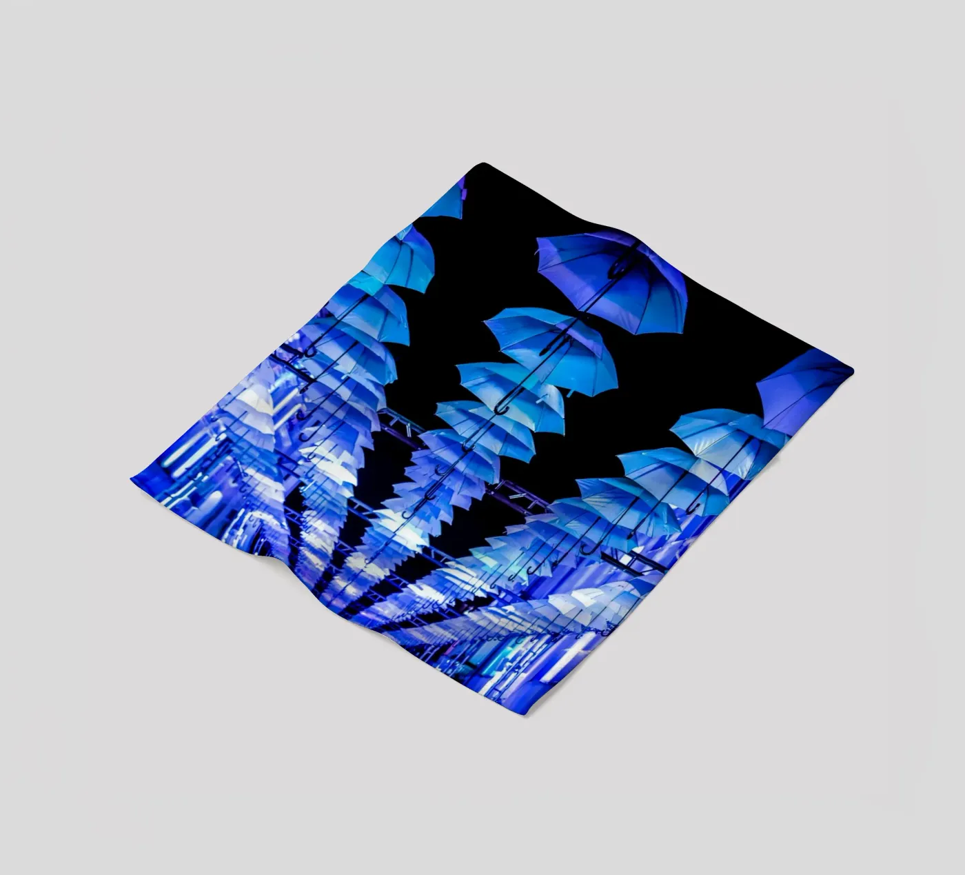 umbrellas installed fleecedeken van Bleu