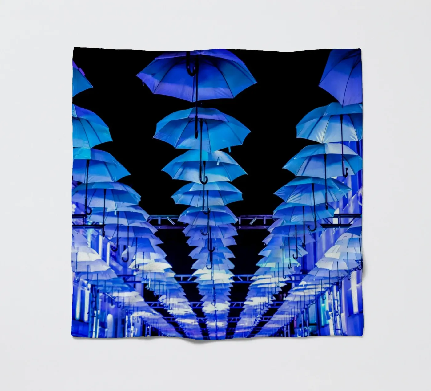 umbrellas installed fleecedeken van Bleu