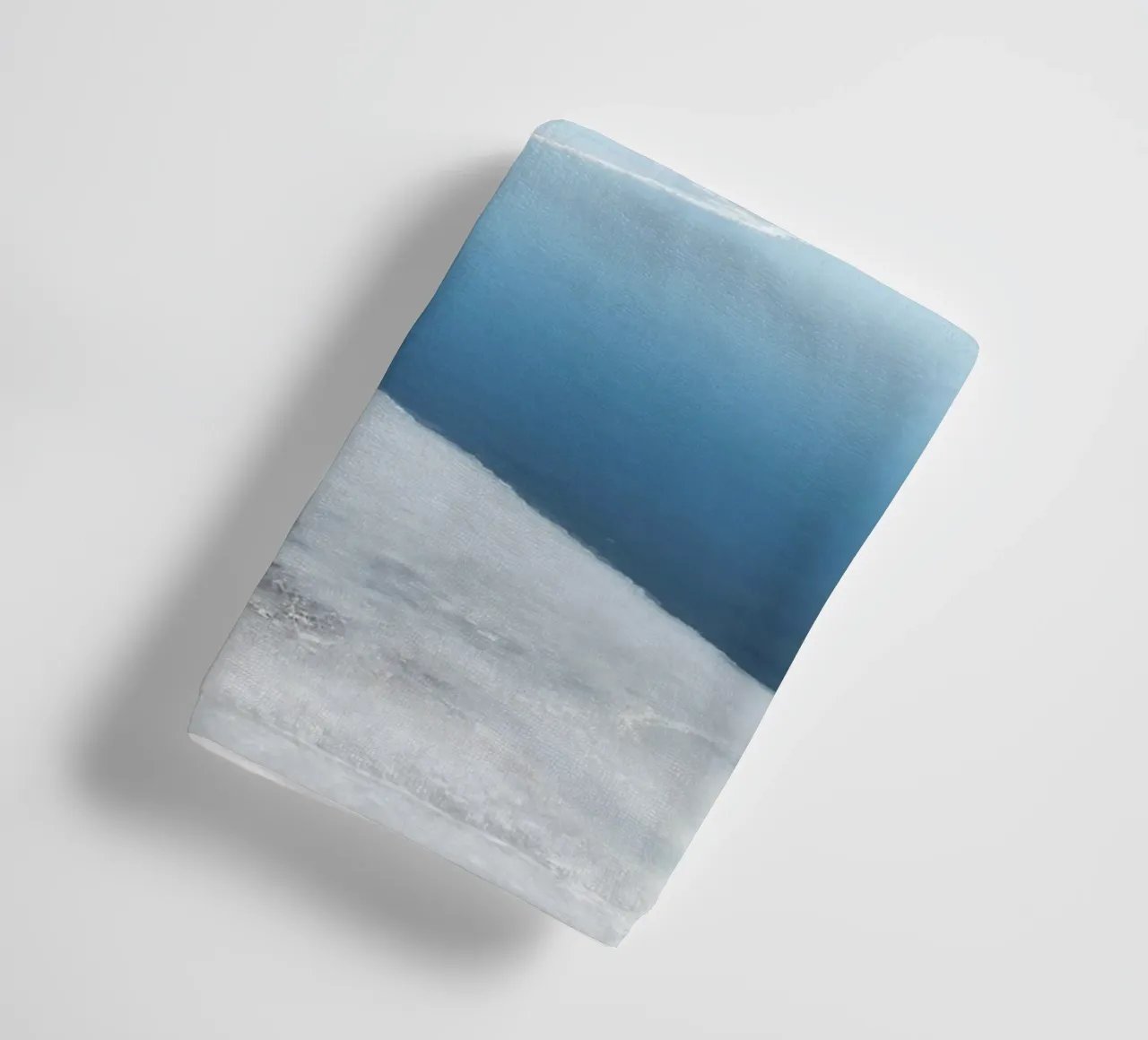 meer met bevroren oppervlak badhanddoek van Bleu
