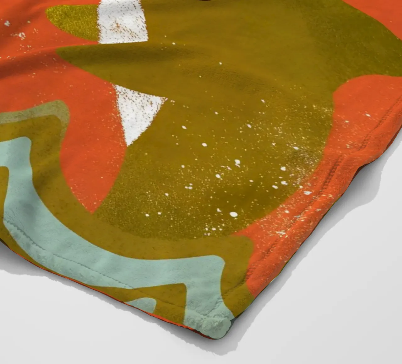 Delfini e squali che giocano a palla coperta in pile da THE LATEST SHOP