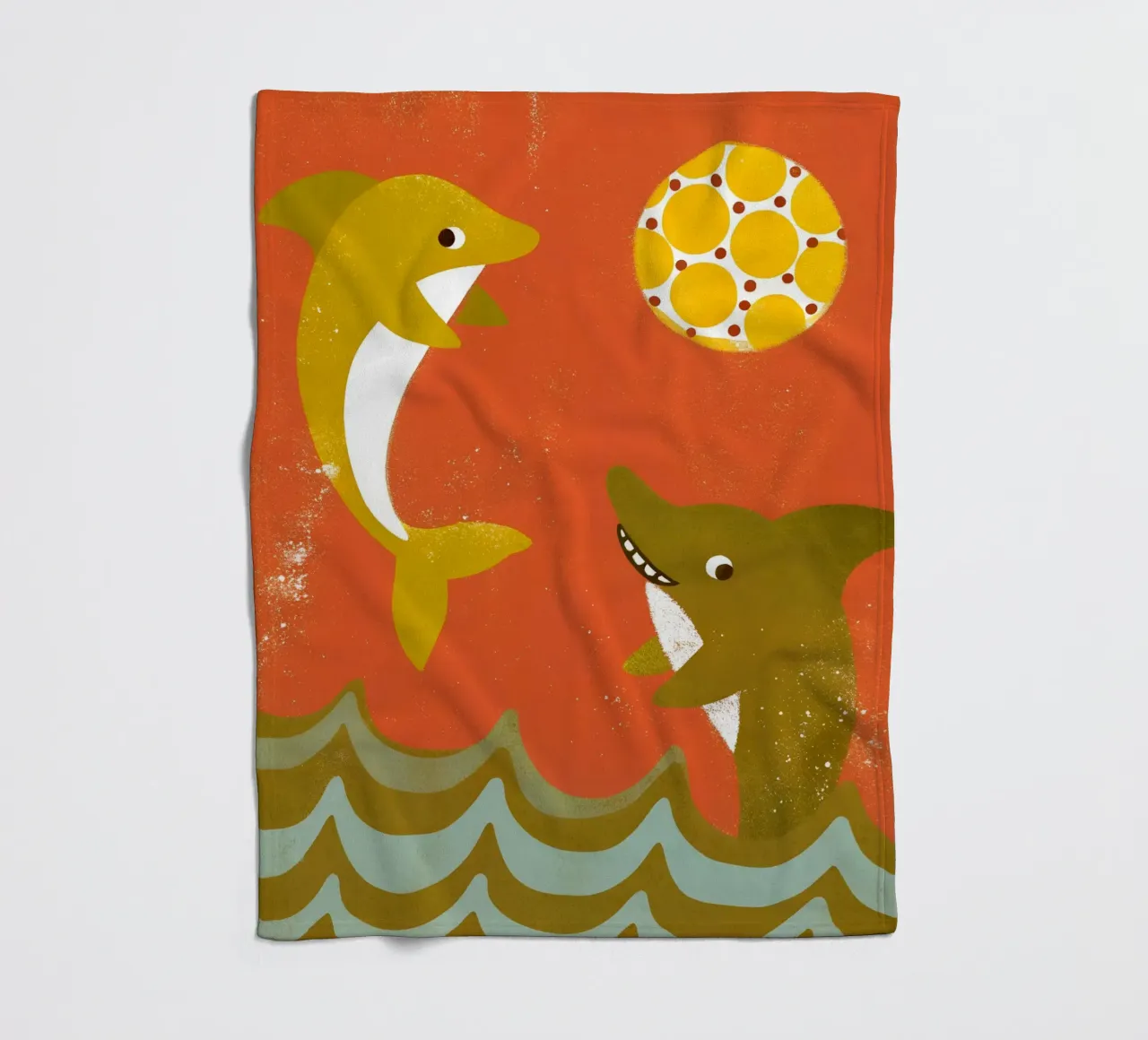 Delfini e squali che giocano a palla coperta in pile da THE LATEST SHOP