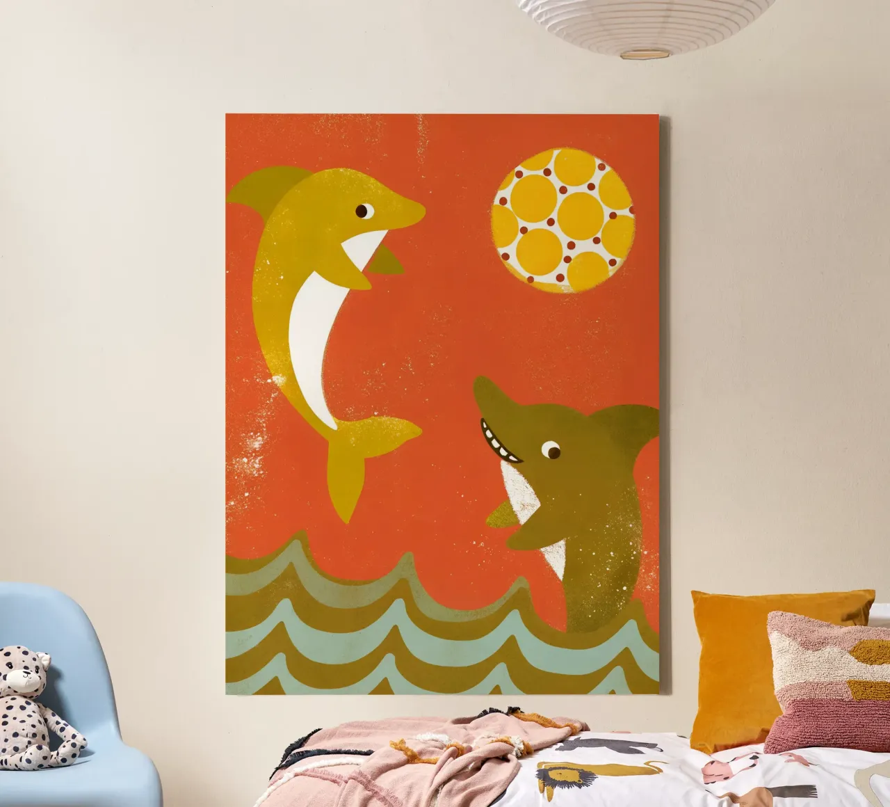 Delfini e squali che giocano a palla tela con Cornice a cassetta da THE LATEST SHOP