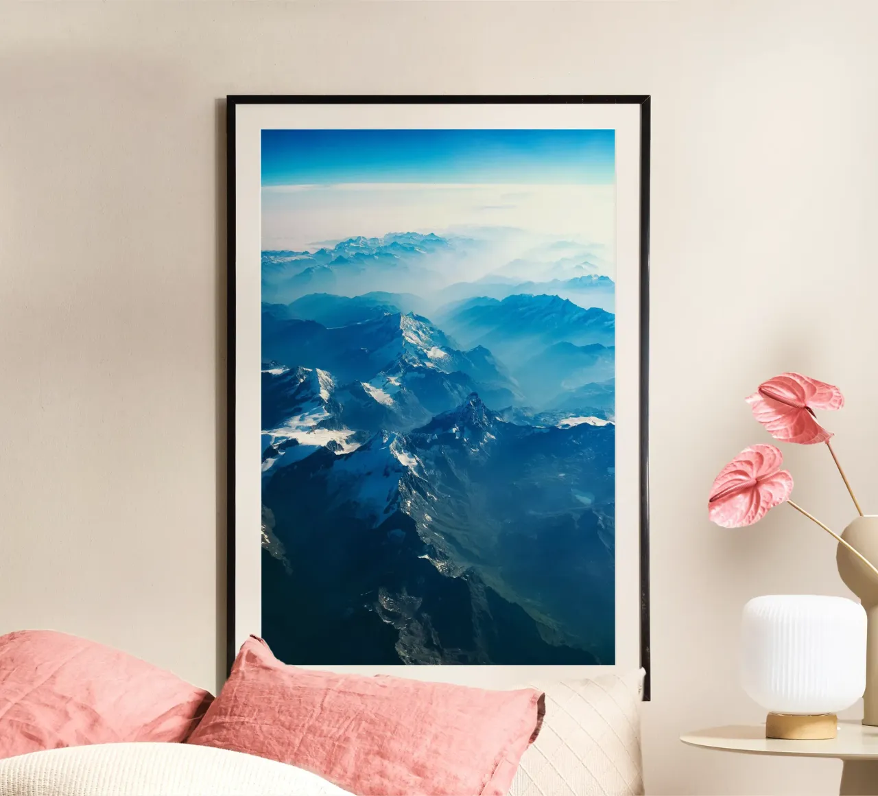 montagne neve poster con telaio in alluminio da Bleu