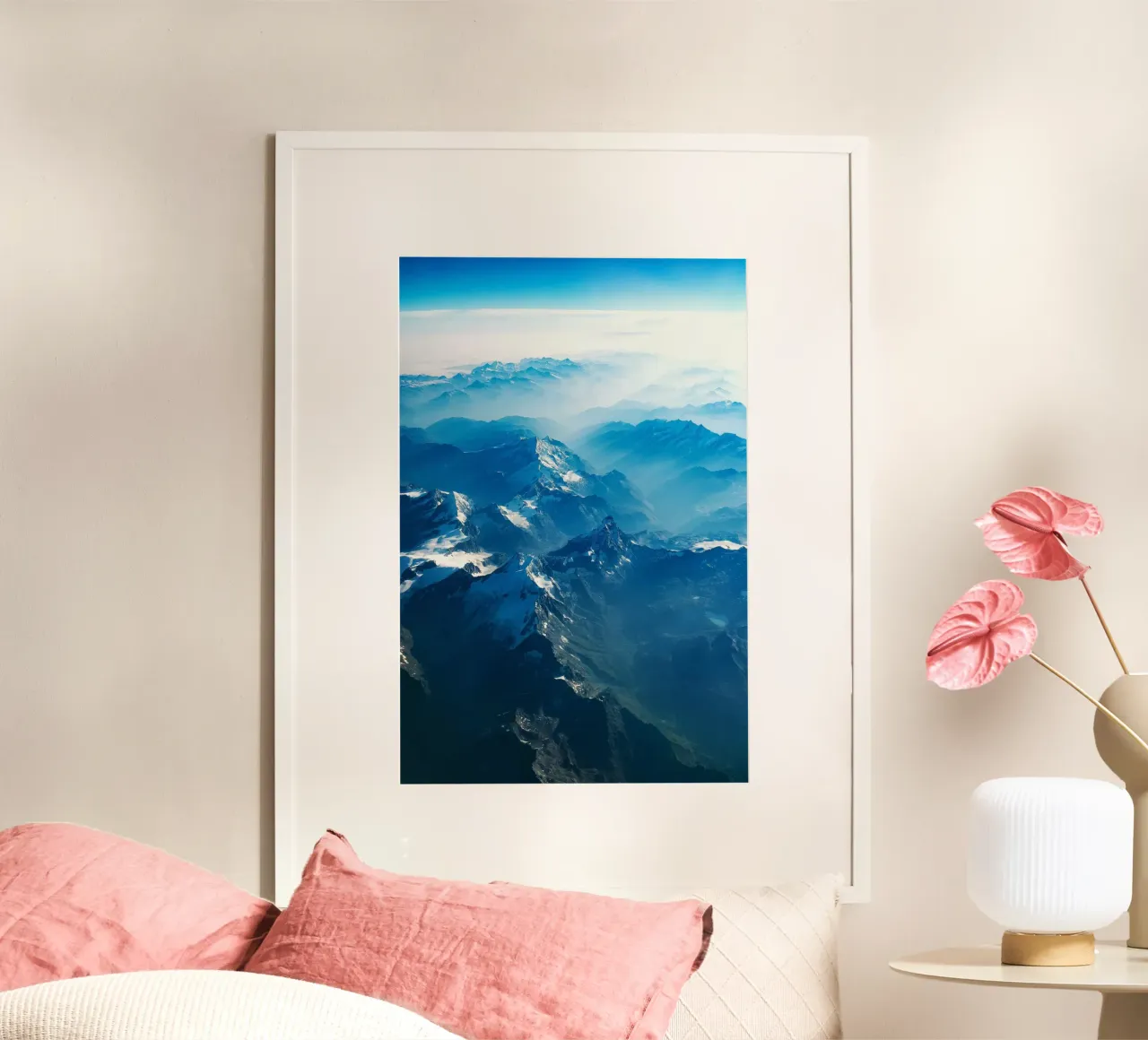 montagne neve poster con telaio in alluminio da Bleu