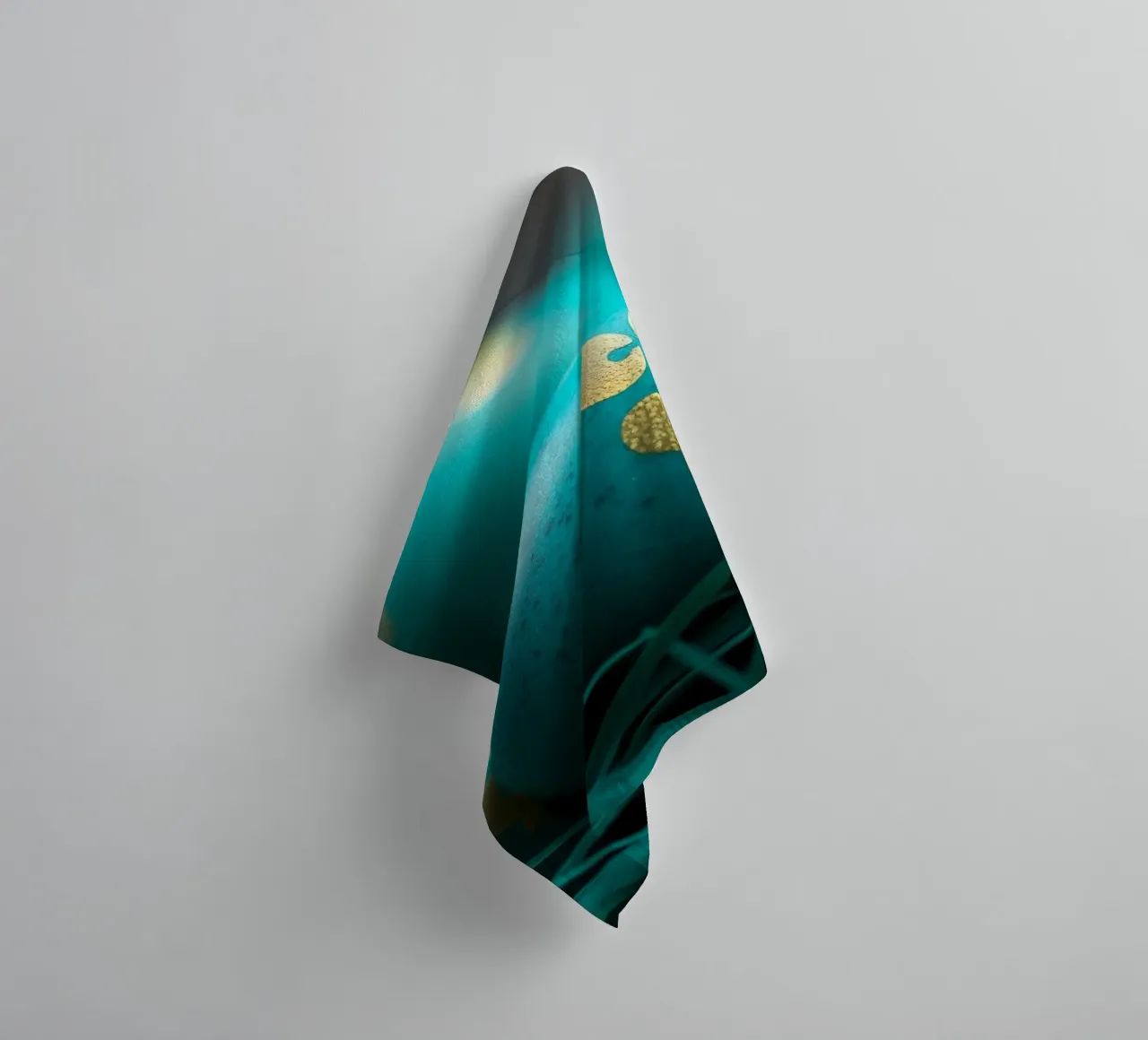 Uova decorative colorate esposte in un vivace nido asciugamano da bagno da DesignDoodle