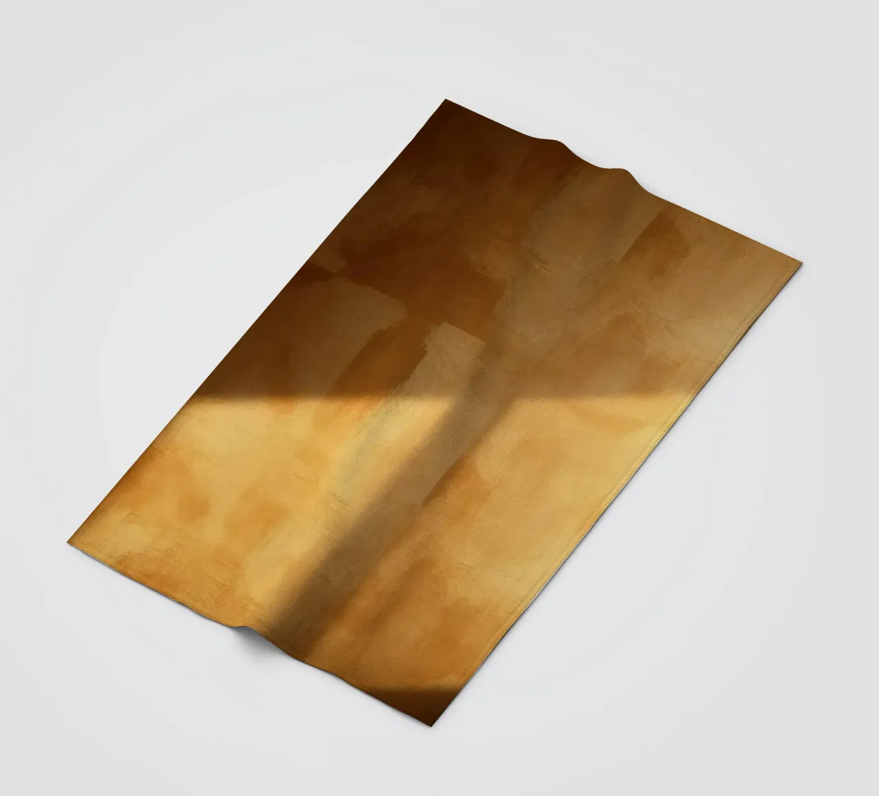 La luce soffusa del sole proietta ombre calde su una parete interna in un ambiente accogliente. coperta in pile da DesignDoodle