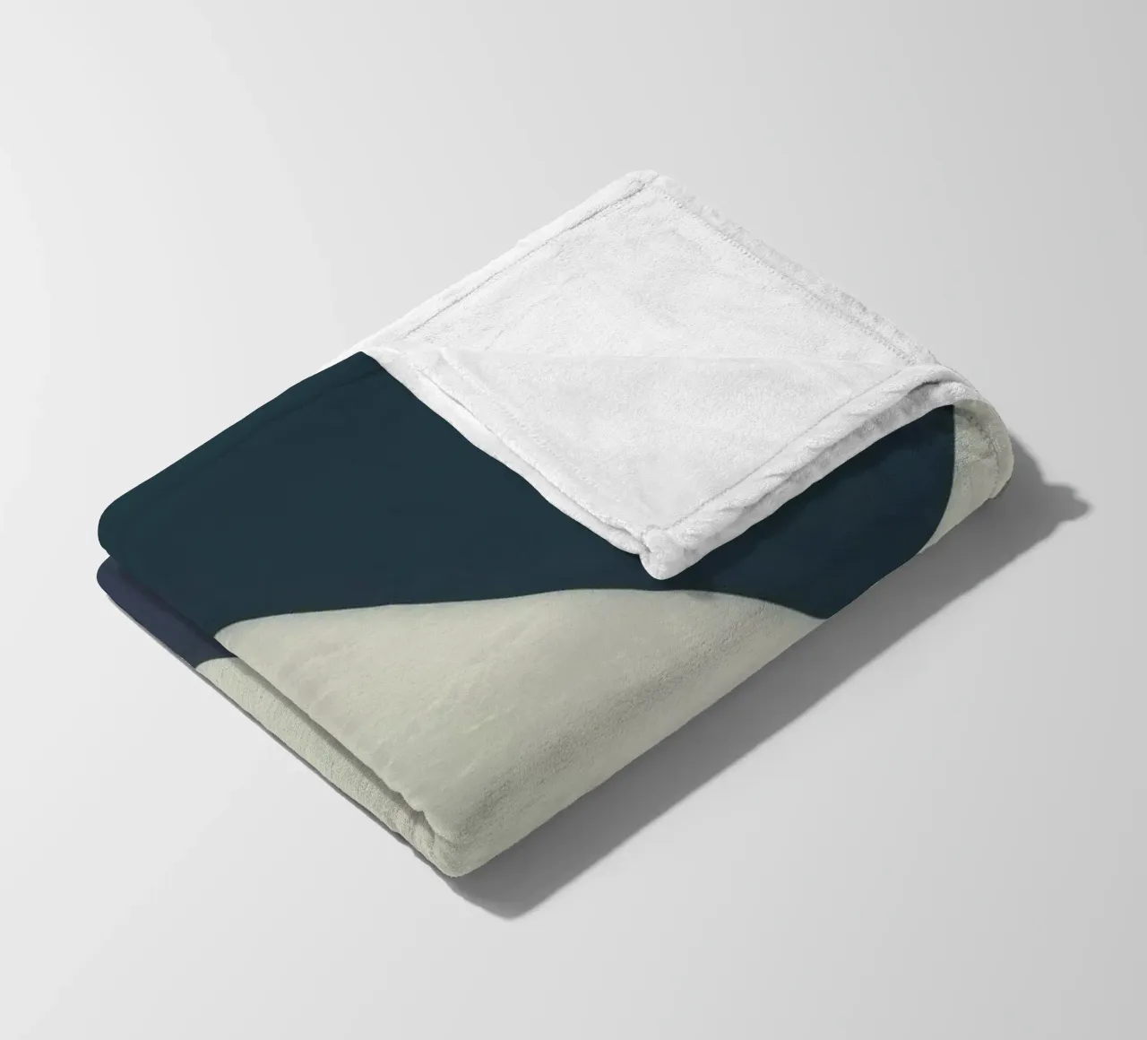 Forme geometriche astratte in colori contrastanti coperta in pile da DesignDoodle