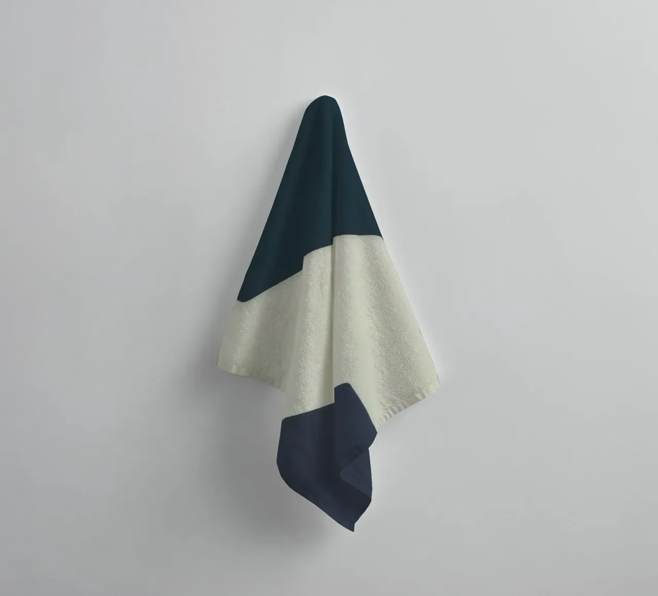 Forme geometriche astratte in colori contrastanti asciugamano da bagno da DesignDoodle