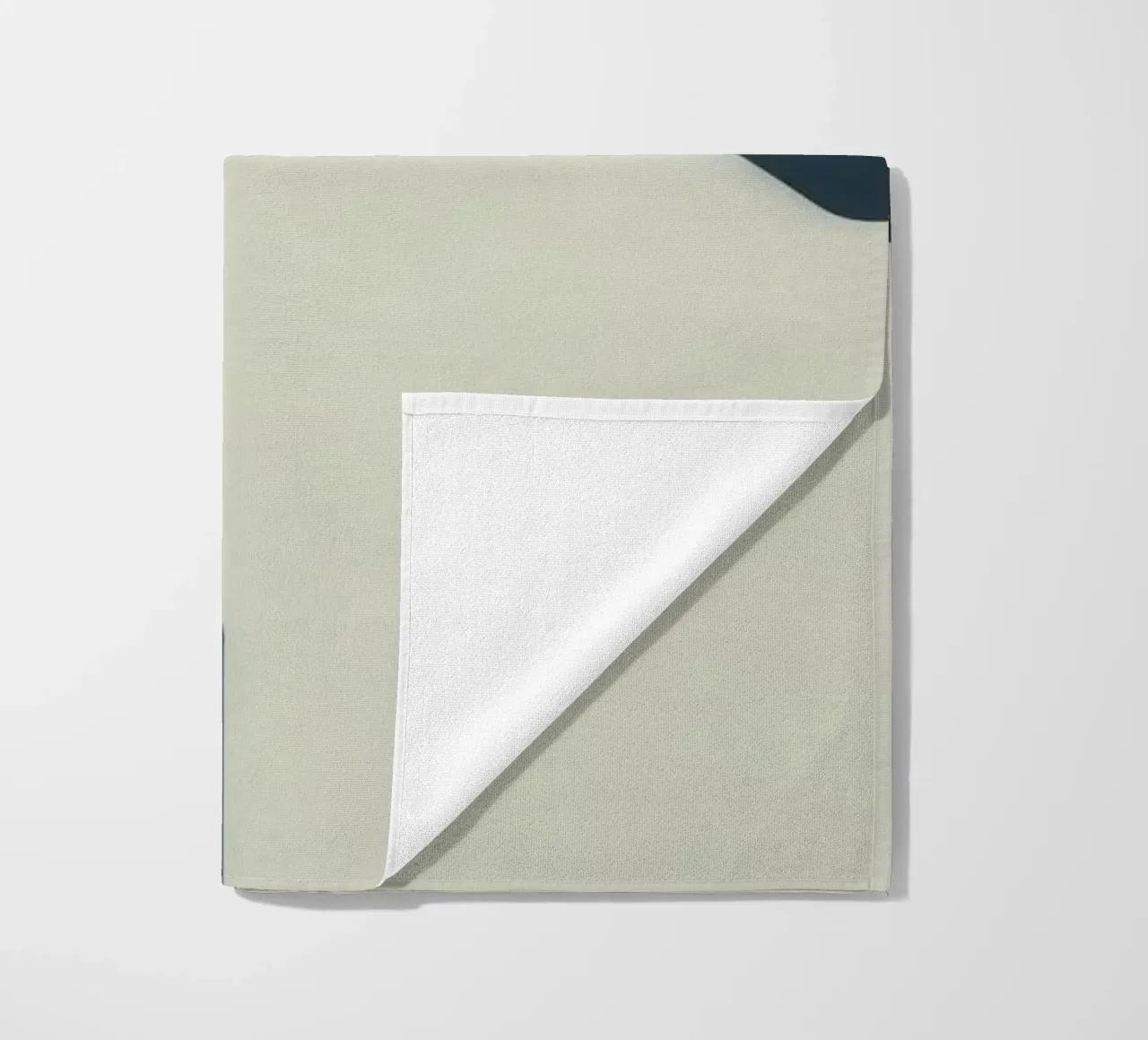 Forme geometriche astratte in colori contrastanti telo mare da DesignDoodle