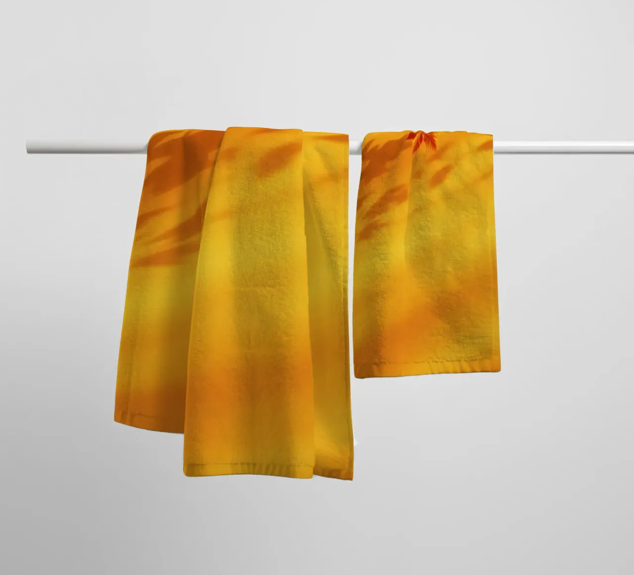 herfstbladeren werpen schaduwen op een warme gele achtergrond badhanddoek van DesignDoodle