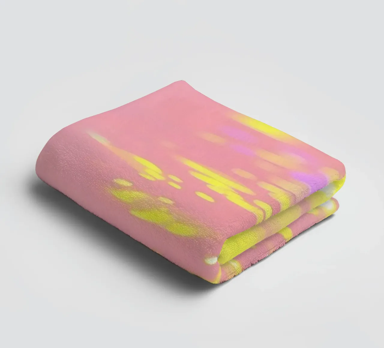 Reflets chatoyants d'une lumière colorée sur un art rose tendre serviette de bain de DesignDoodle
