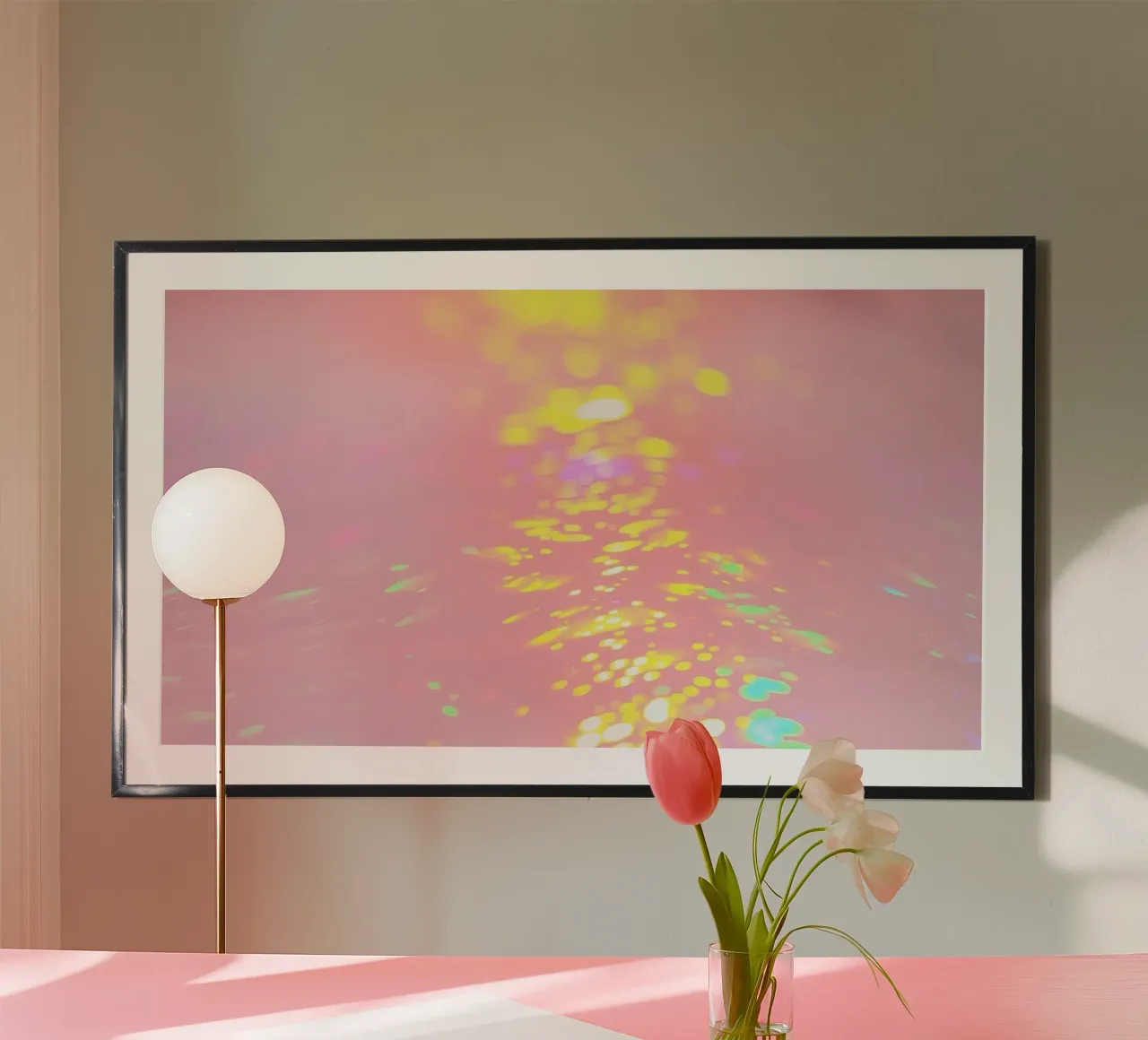 Reflets chatoyants d'une lumière colorée sur un art rose tendre hahnemühle de DesignDoodle
