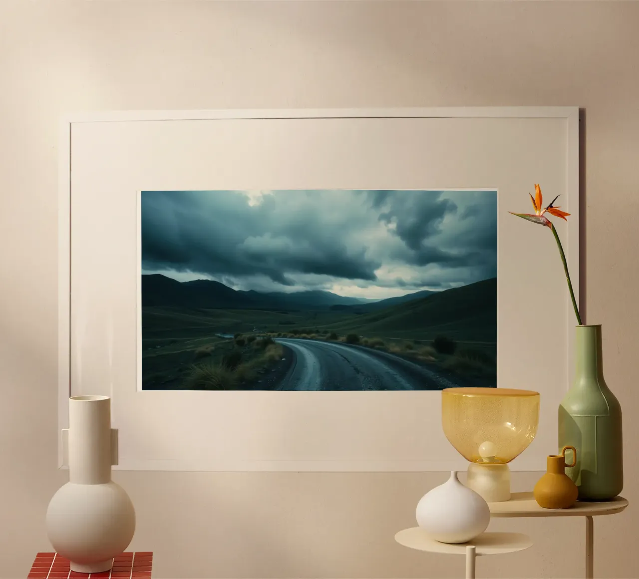 Eine Straße, die sich unter einem stürmischen Himmel durch die Berge schlängelt Poster mit Kunststoffrahmen von DesignDoodle