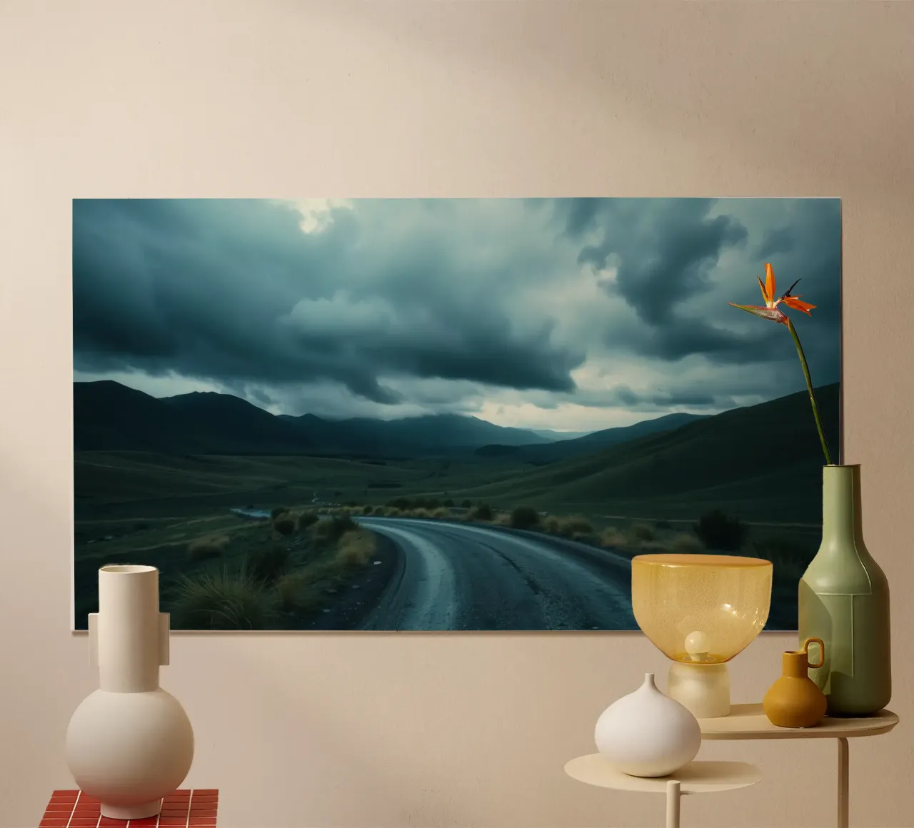 Eine Straße, die sich unter einem stürmischen Himmel durch die Berge schlängelt Poster mit Kunststoffrahmen von DesignDoodle