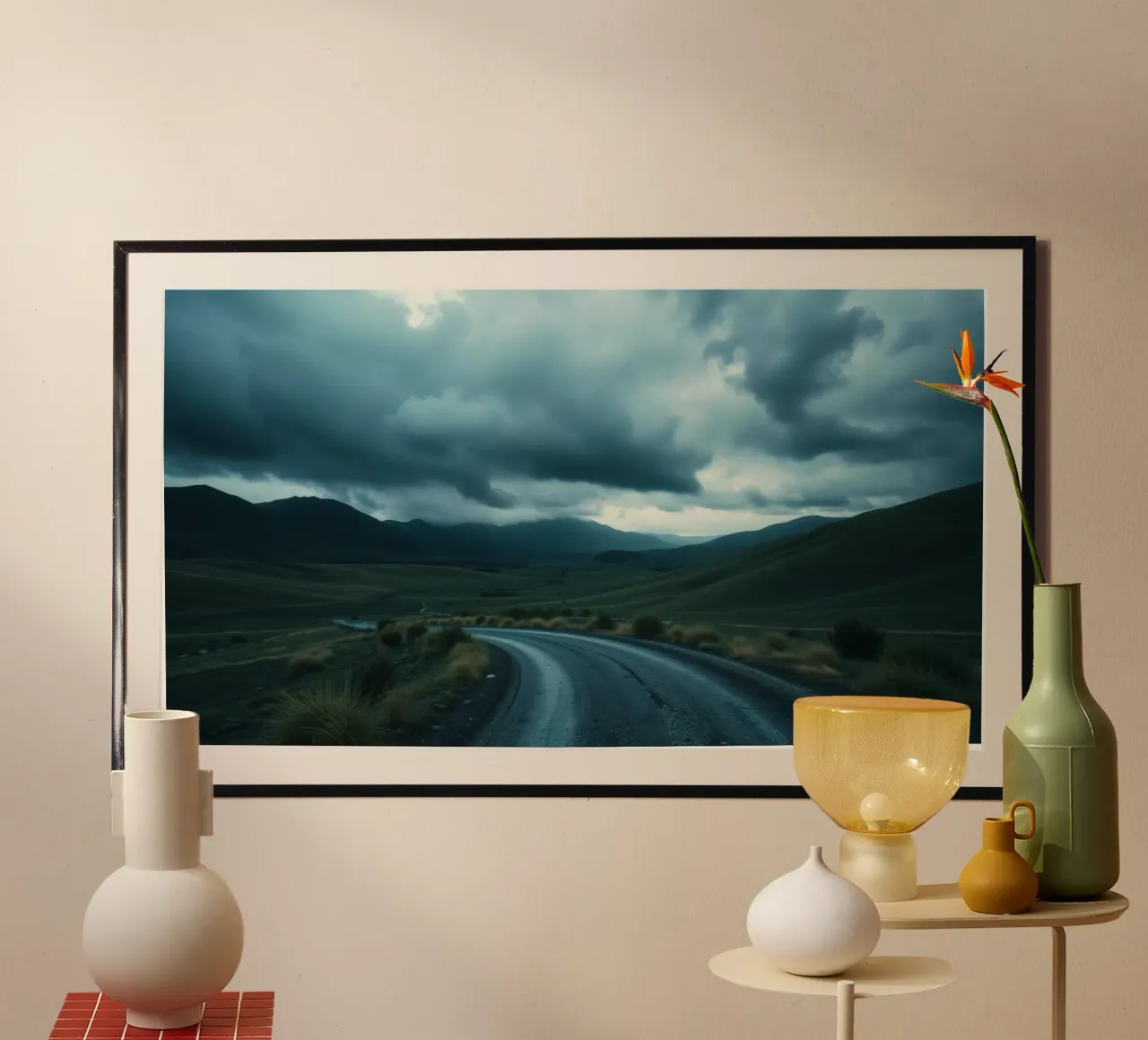 Eine Straße, die sich unter einem stürmischen Himmel durch die Berge schlängelt Poster mit Kunststoffrahmen von DesignDoodle