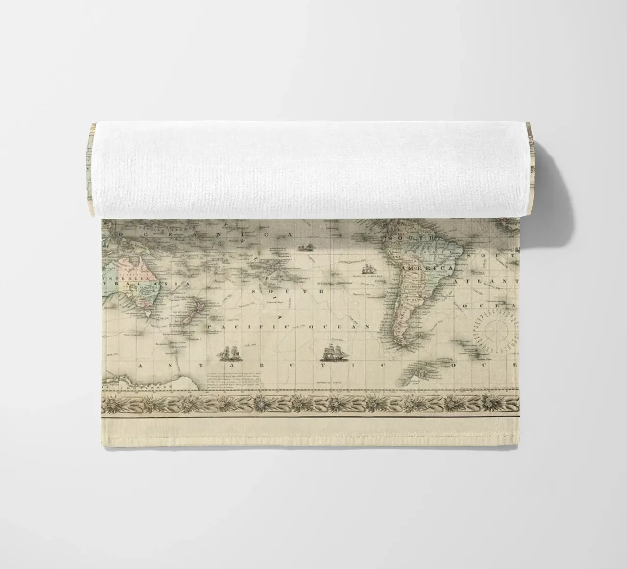 Colton's Map of the World telo mare da Vintage by JUNIQE