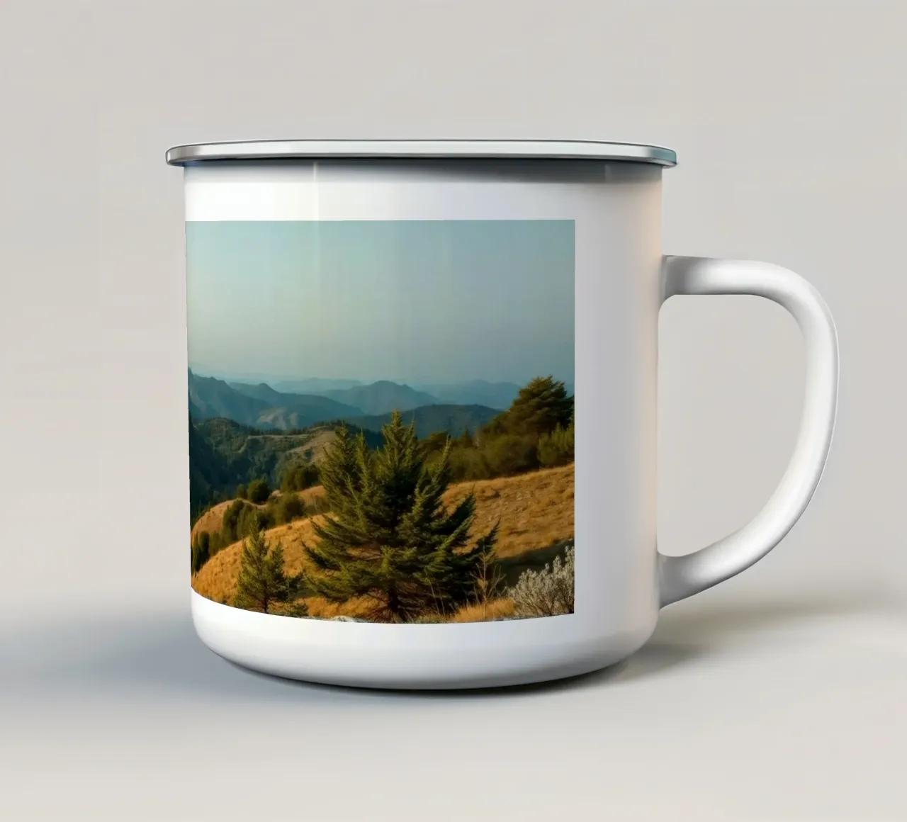 Majestueus berglandschap in de late namiddag emaille mok van DesignDoodle