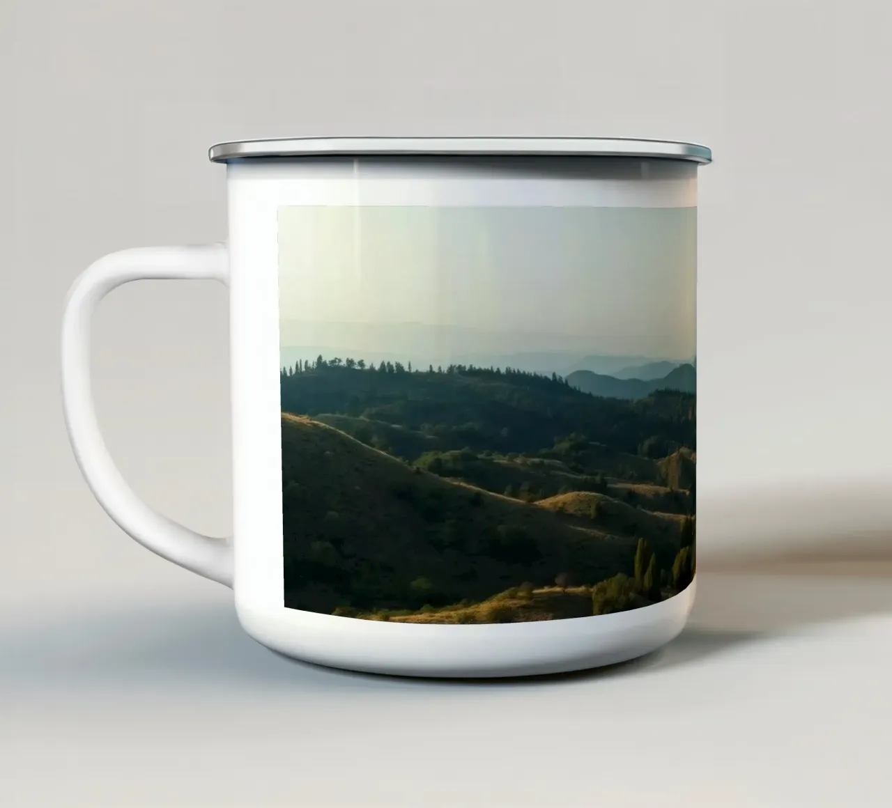 Majestueus berglandschap in de late namiddag emaille mok van DesignDoodle