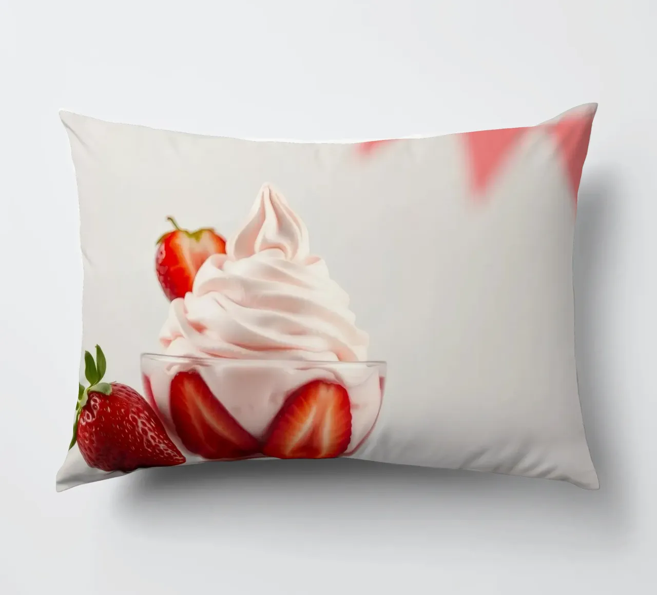 Delizioso dessert alla fragola servito in una coppa di vetro cuscino da DesignDoodle
