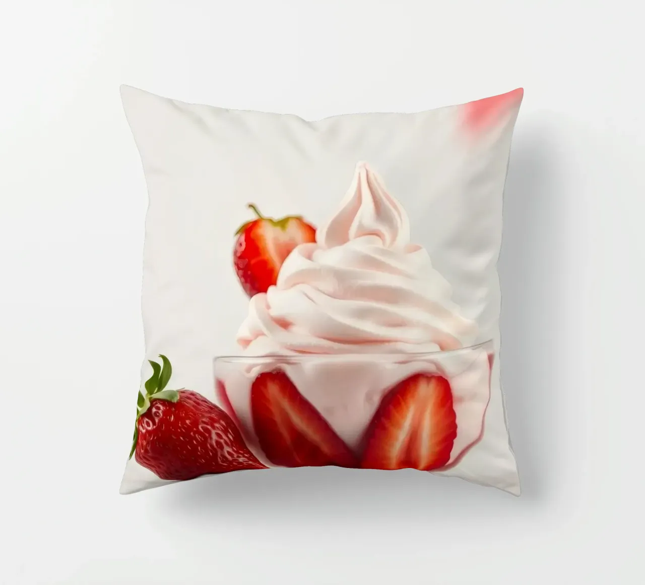 Delizioso dessert alla fragola servito in una coppa di vetro cuscino da DesignDoodle