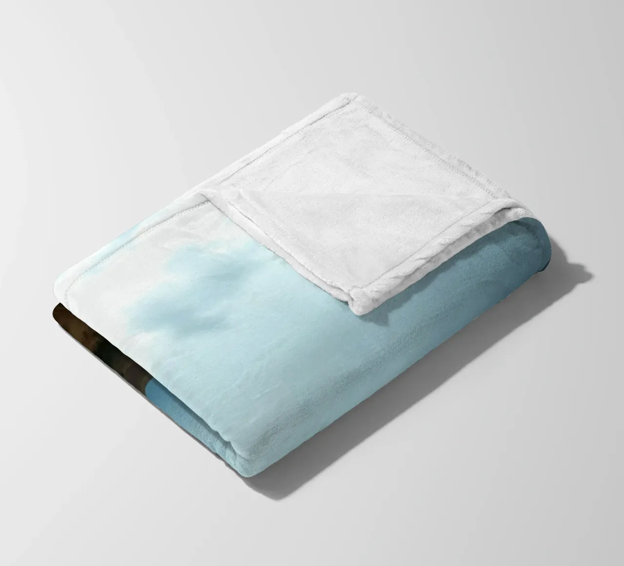 Dunkle Gewitterwolken ziehen über einer weiten Landschaft auf Fleecedecke von DesignDoodle