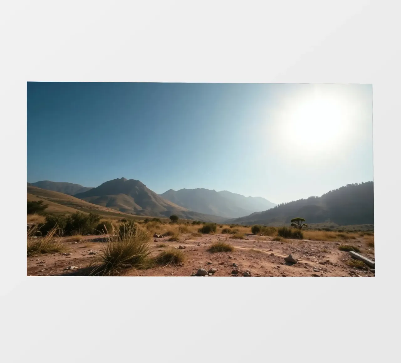 Weitläufige Landschaft mit Blick auf schroffe Berge und goldenes Gras PVC Plane von DesignDoodle