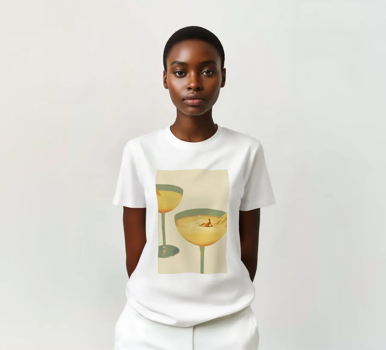 Holiday In A Glass 1 t-shirt da Maarten Léon