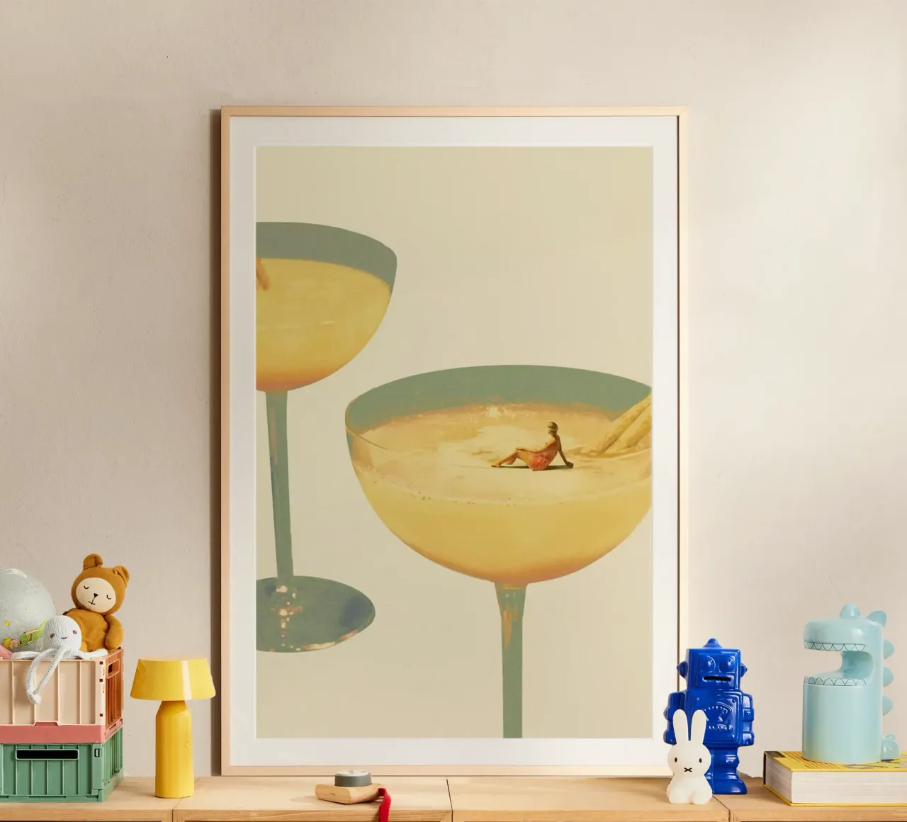 Holiday In A Glass 1 poster con telaio in legno da Maarten Léon