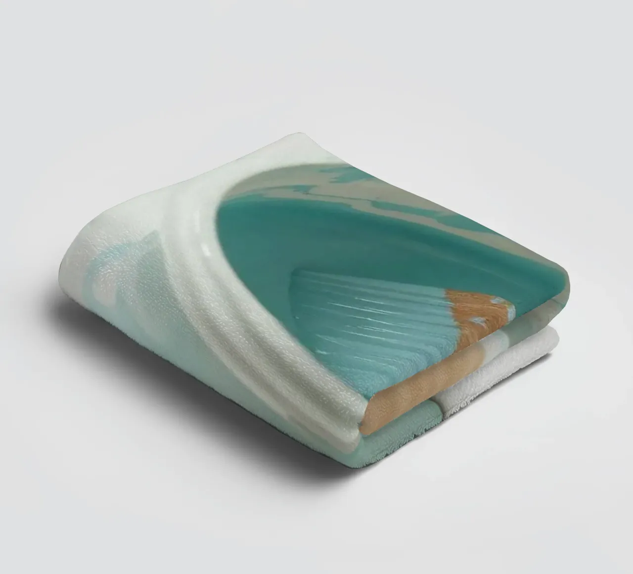 Un pinceau en bois repose dans un pot de peinture bleu à côté d'un petit pinceau. serviette de bain de DesignDoodle